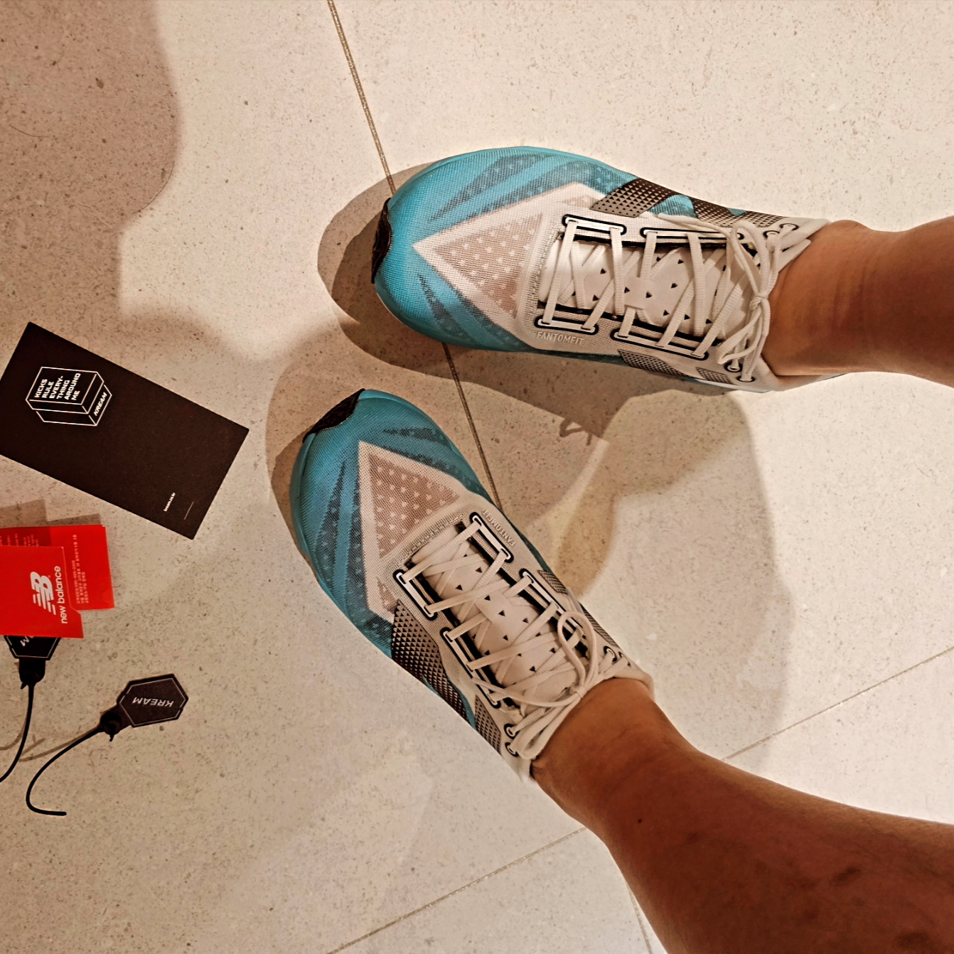New Balance Fuelcell Supercomp Elite v4 Cyber Jade White - 2E Wide 착용 스타일 - 1