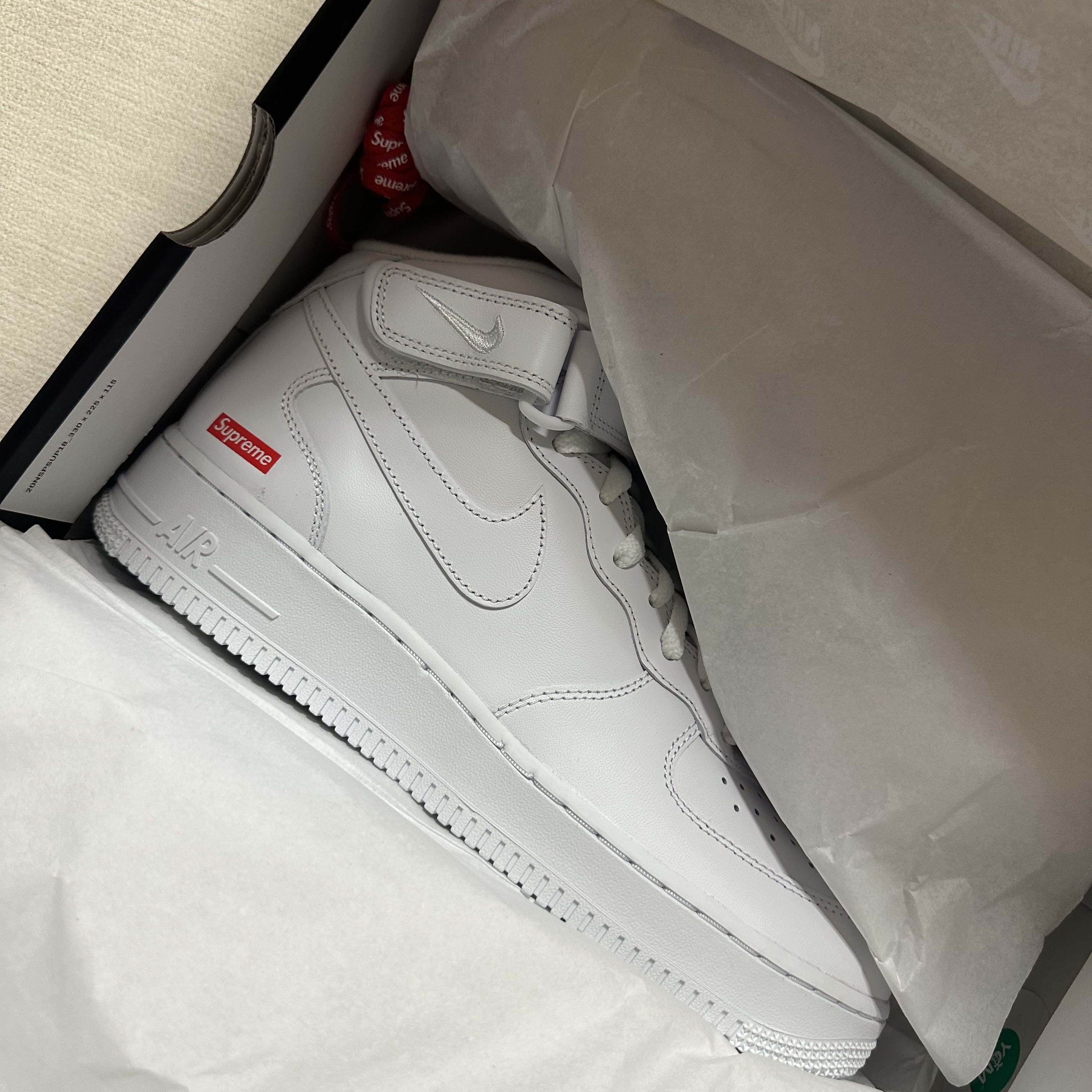 Nike x Supreme Air Force 1 Mid White 착용 스타일 - 1