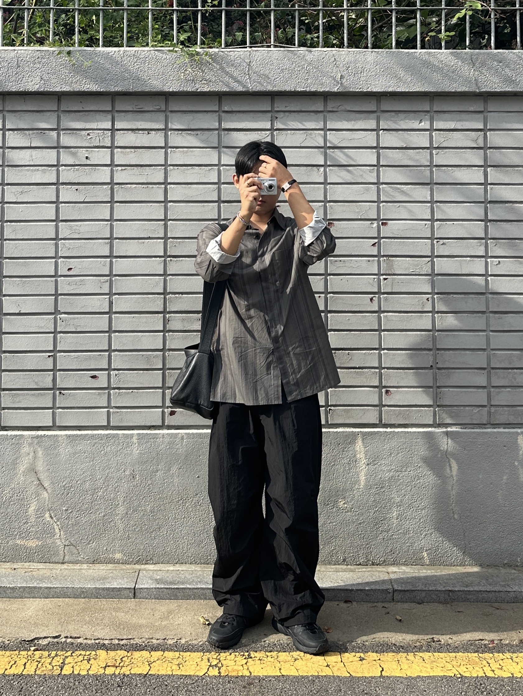 Amomento Stripe Square Pocket Oversized Shirts Khaki - 24FW, Amomento Mens Cotton Nylon Fatigue Pants Black - 24FW 착용 스타일 - 1