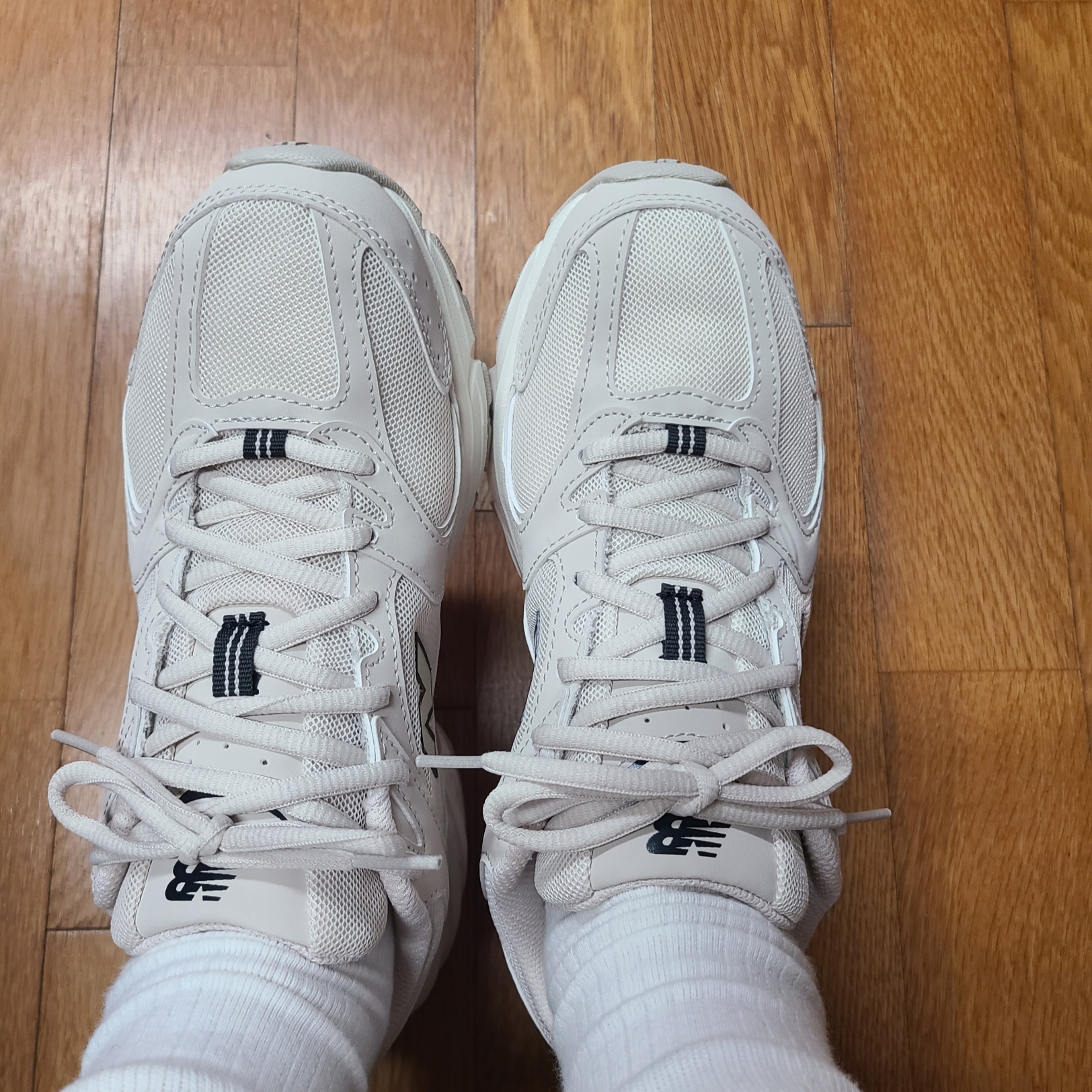New Balance 530 Ivory 착용 스타일 - 1