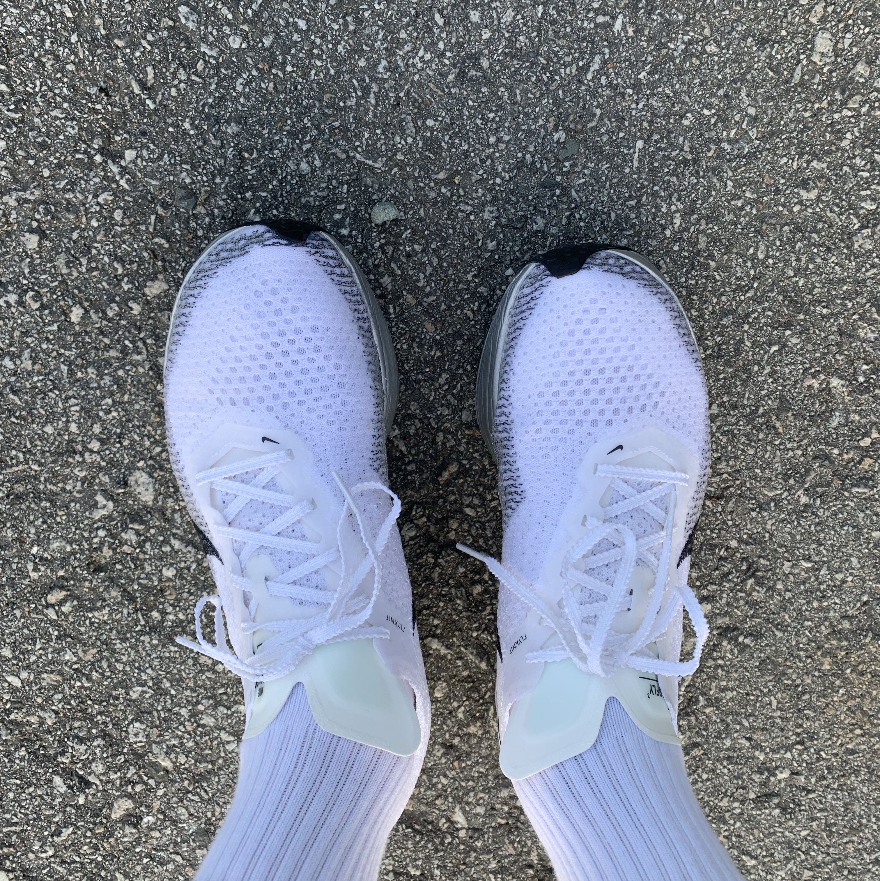 Nike ZoomX Vaporfly Next% 3 White Grey 착용 스타일 - 2
