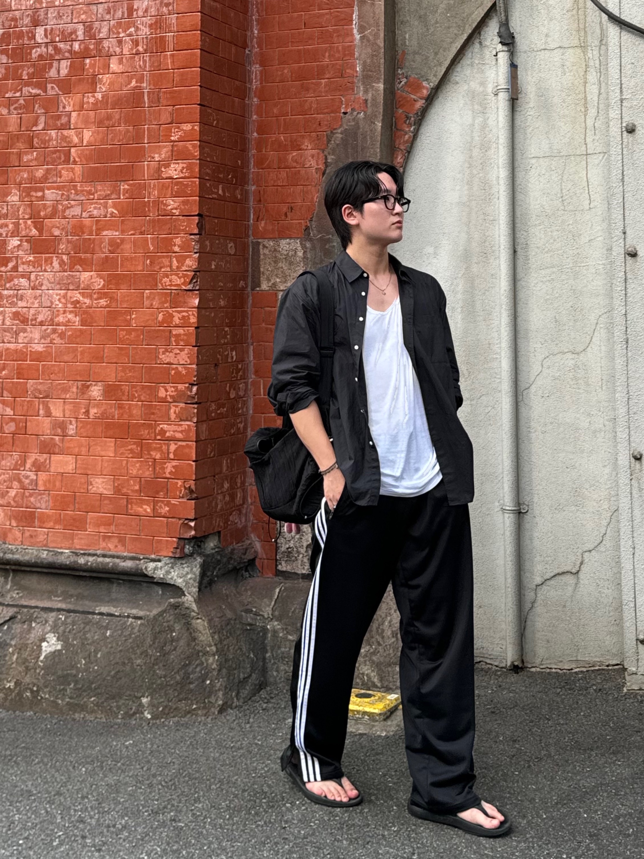Oofos OOriginal Black, Adidas Adicolor Classic Firebird Track Pants Black - KR Sizing 착용 스타일 - 1