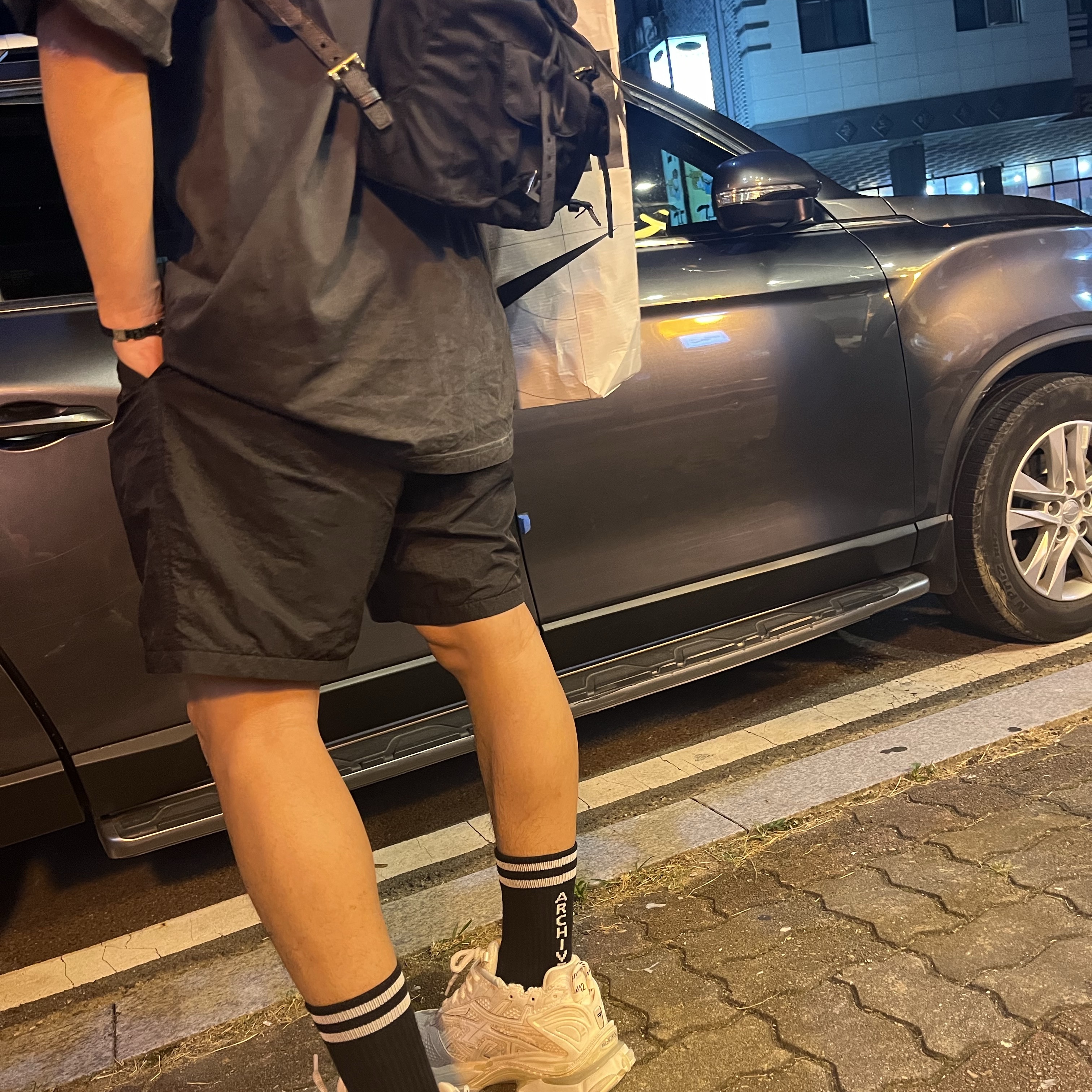 Prada Re-Nylon Small Backpack Black 착용 스타일