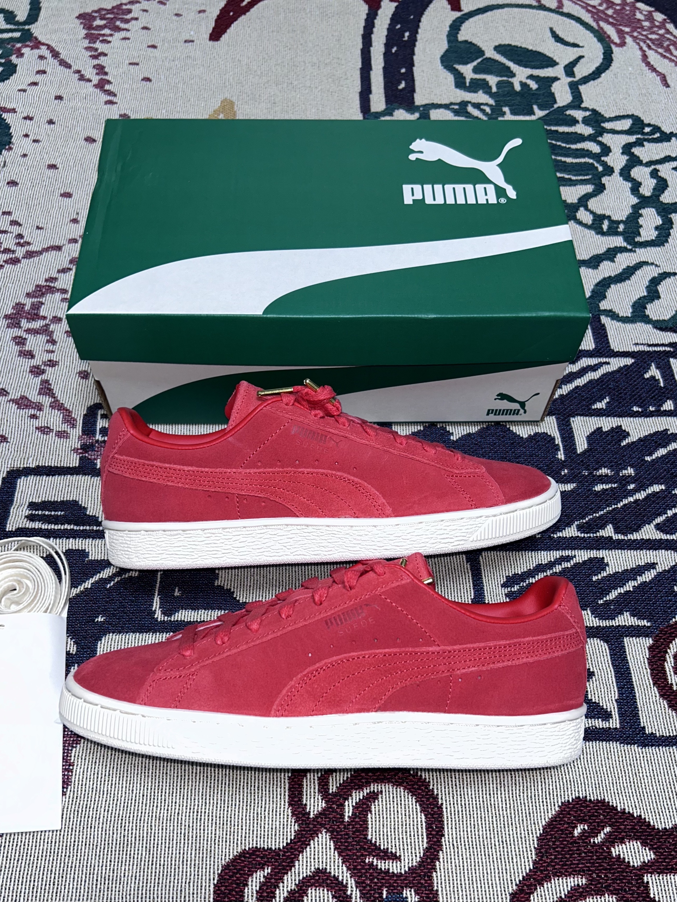 Puma Suede Classic 75th Anniversary Red 착용 스타일 - 1