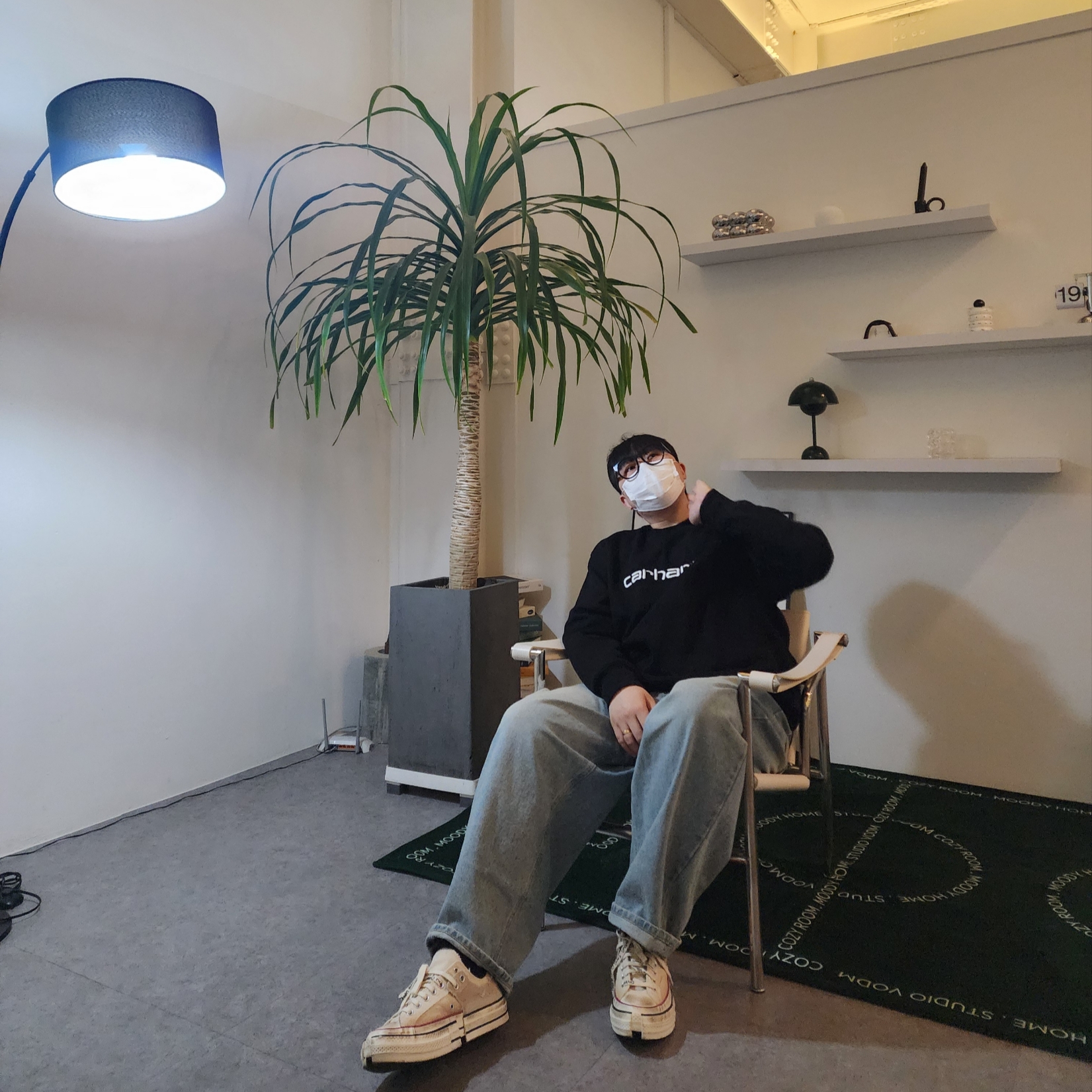 Converse x Feng Chen Wang Chuck 70 Ox 2-in-1 Brown Rice, Carhartt WIP Carhartt Sweatshirt Black White 착용 스타일 - 5