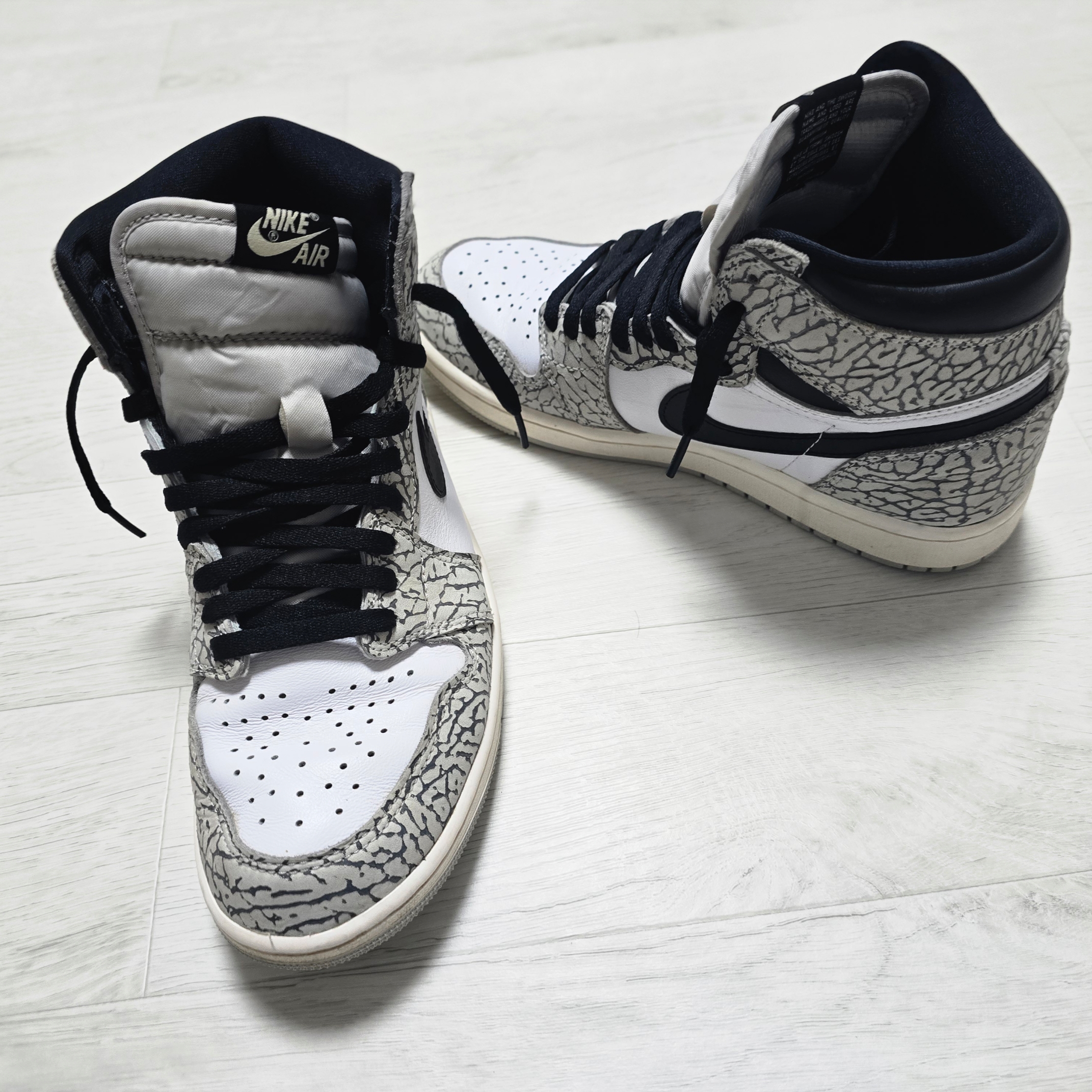 Jordan 1 Retro High OG White Cement 착용 스타일 - 1