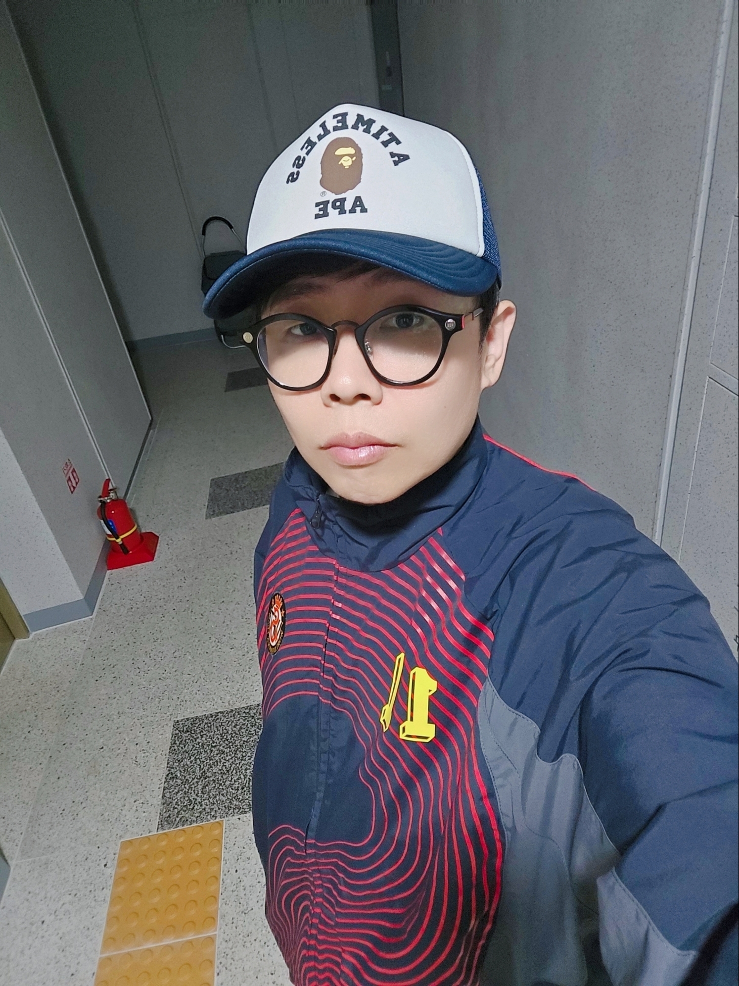 Supreme S Logo Track Jacket Black - 24FW, BAPE x JJJJound College Mesh Cap White Navy 착용 스타일 - 2