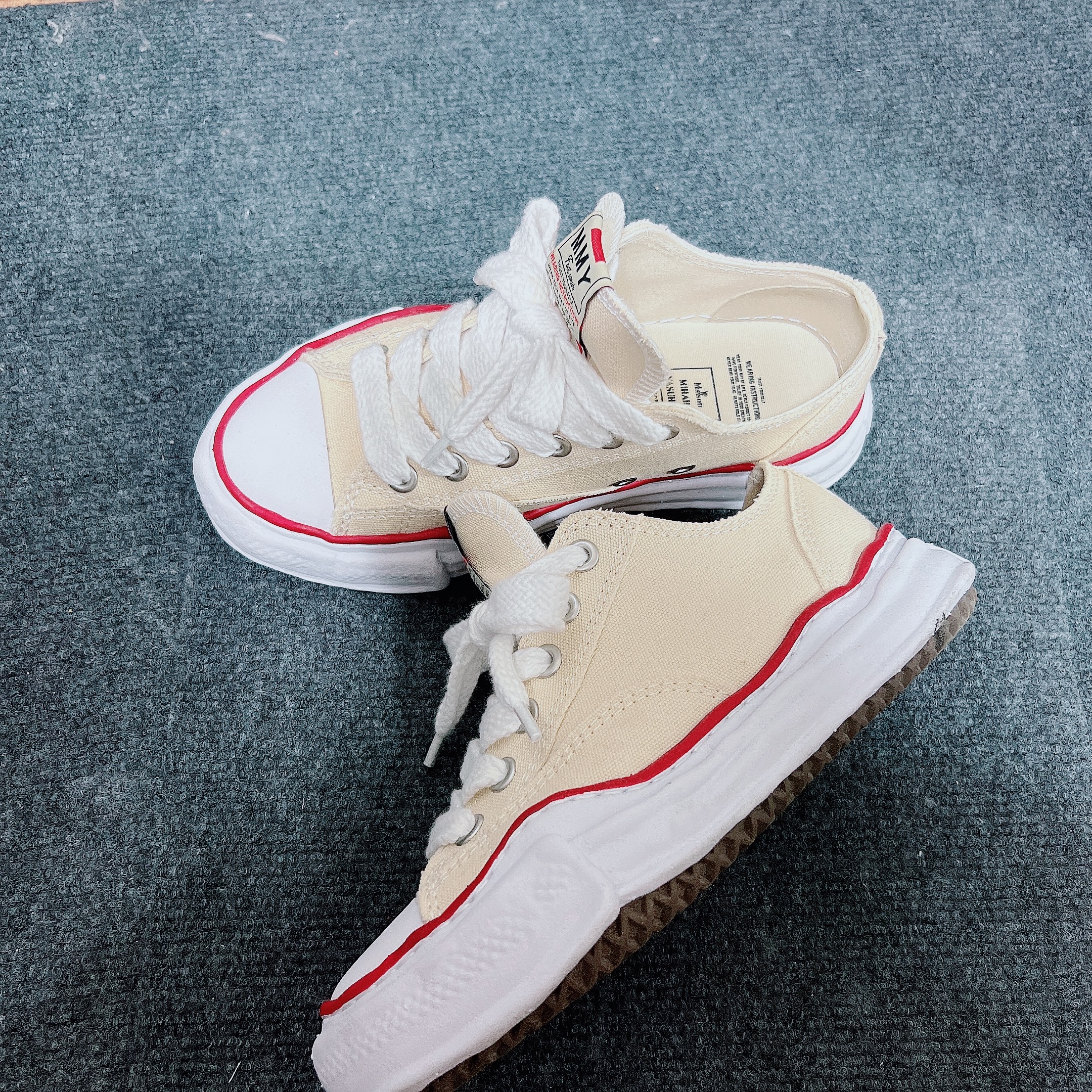 Maison Mihara Yasuhiro Peterson OG Sole Canvas Low-top Sneakers Natural 착용 스타일 - 5