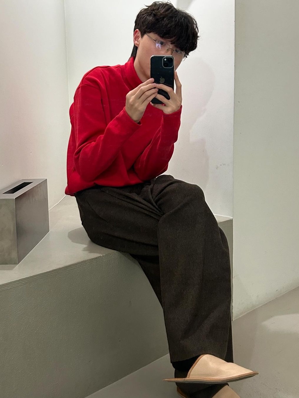 Amomento Wool Martin Pants Brown - 24FW, Amomento Mens Colored Straight Fit Denim Brown - 24FW 착용 스타일 - 1