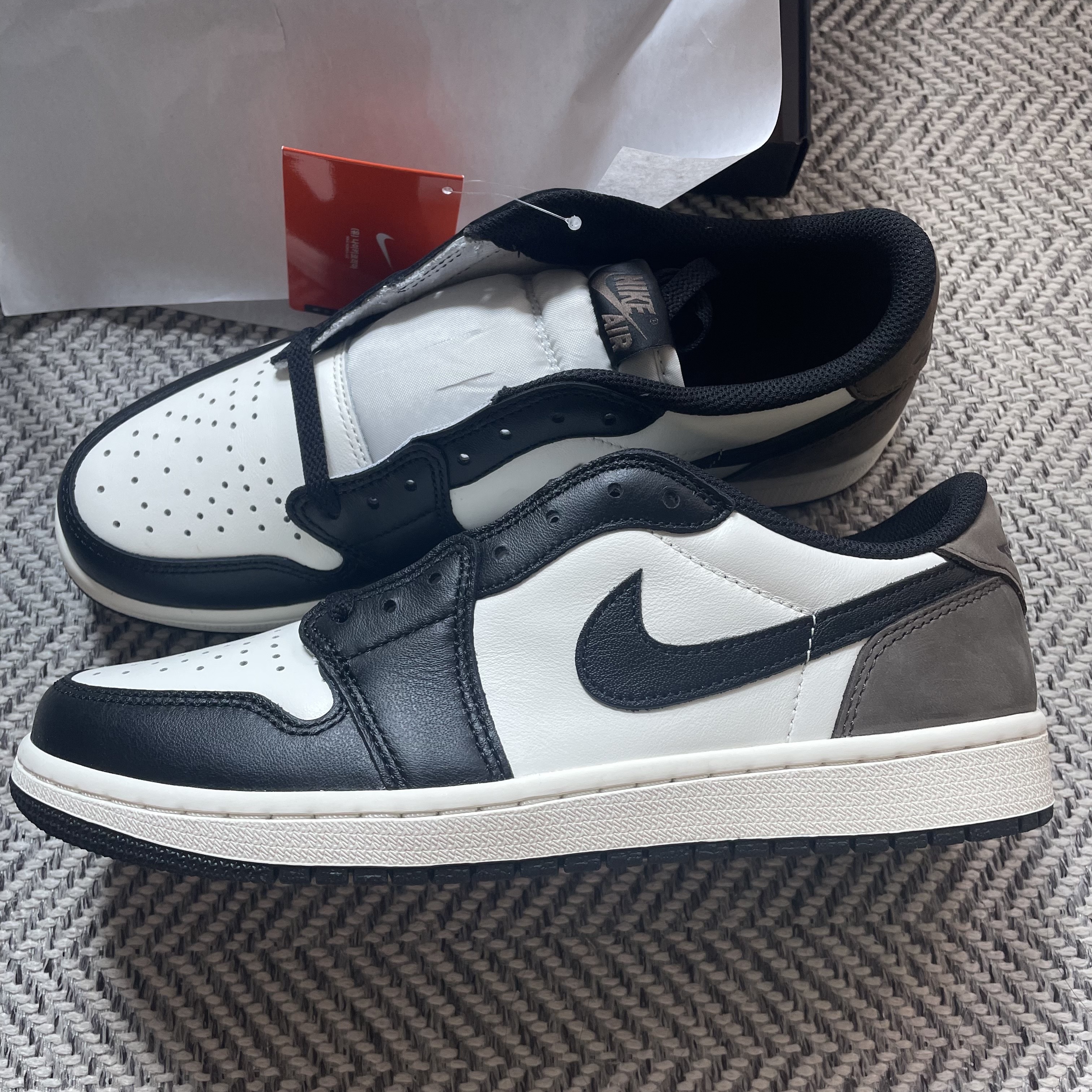 Jordan 1 Retro Low OG Mocha 착용 스타일