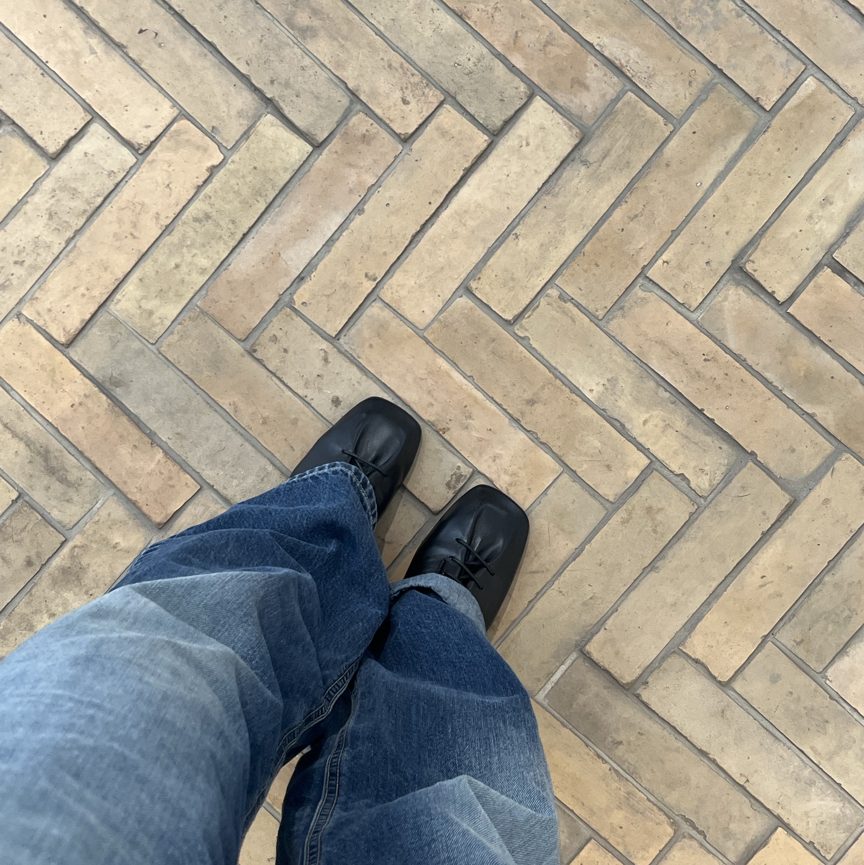 (W) Lemaire Shiny Nappa Leather Souris Classic Derbies With Cuban Heels Black 착용 스타일 - 2