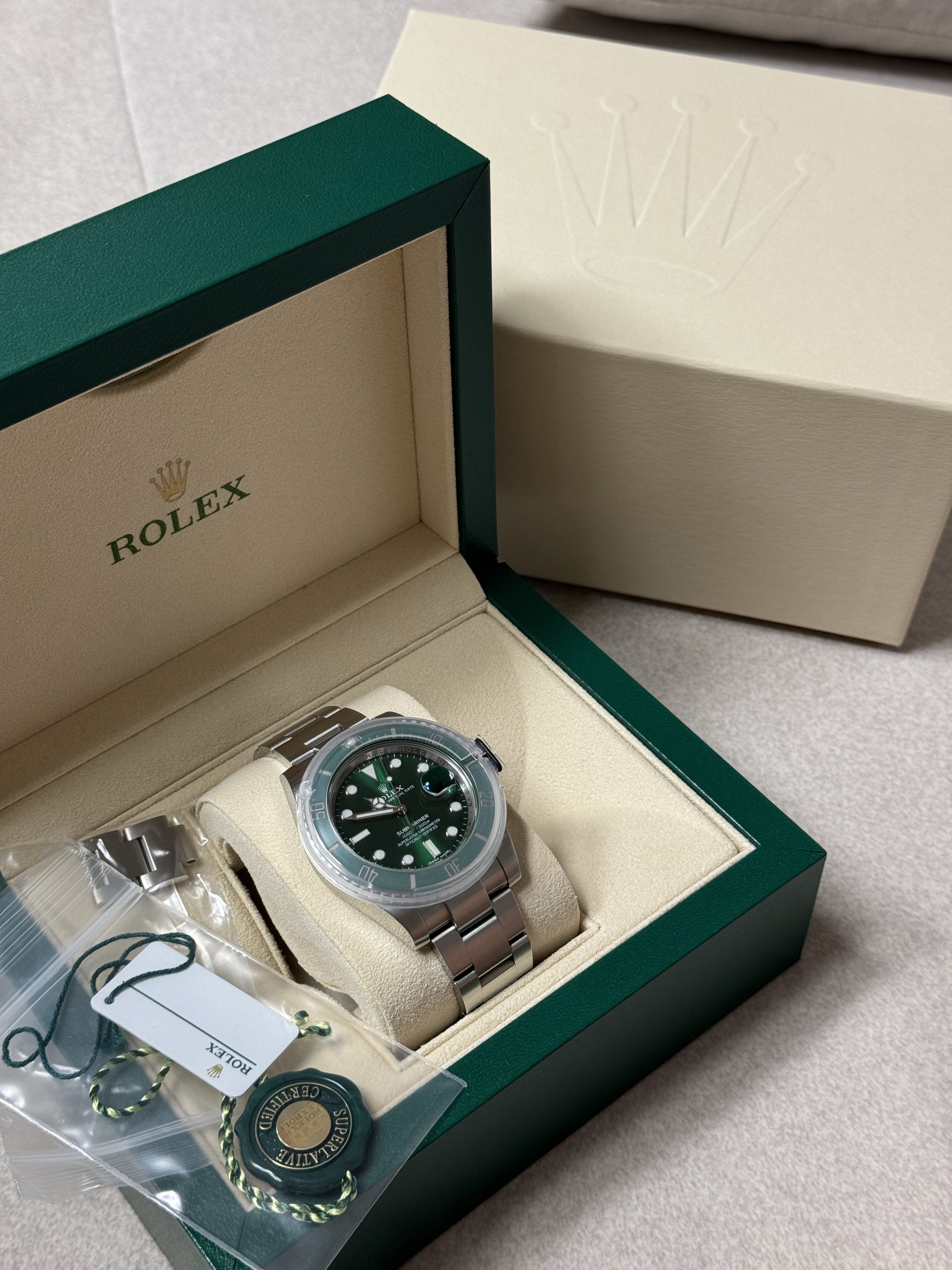 Rolex Submariner Date 40mm 116610LV Green Oyster, Rolex Datejust 36mm 126234 Mint Green Jubilee 착용 스타일 - 1