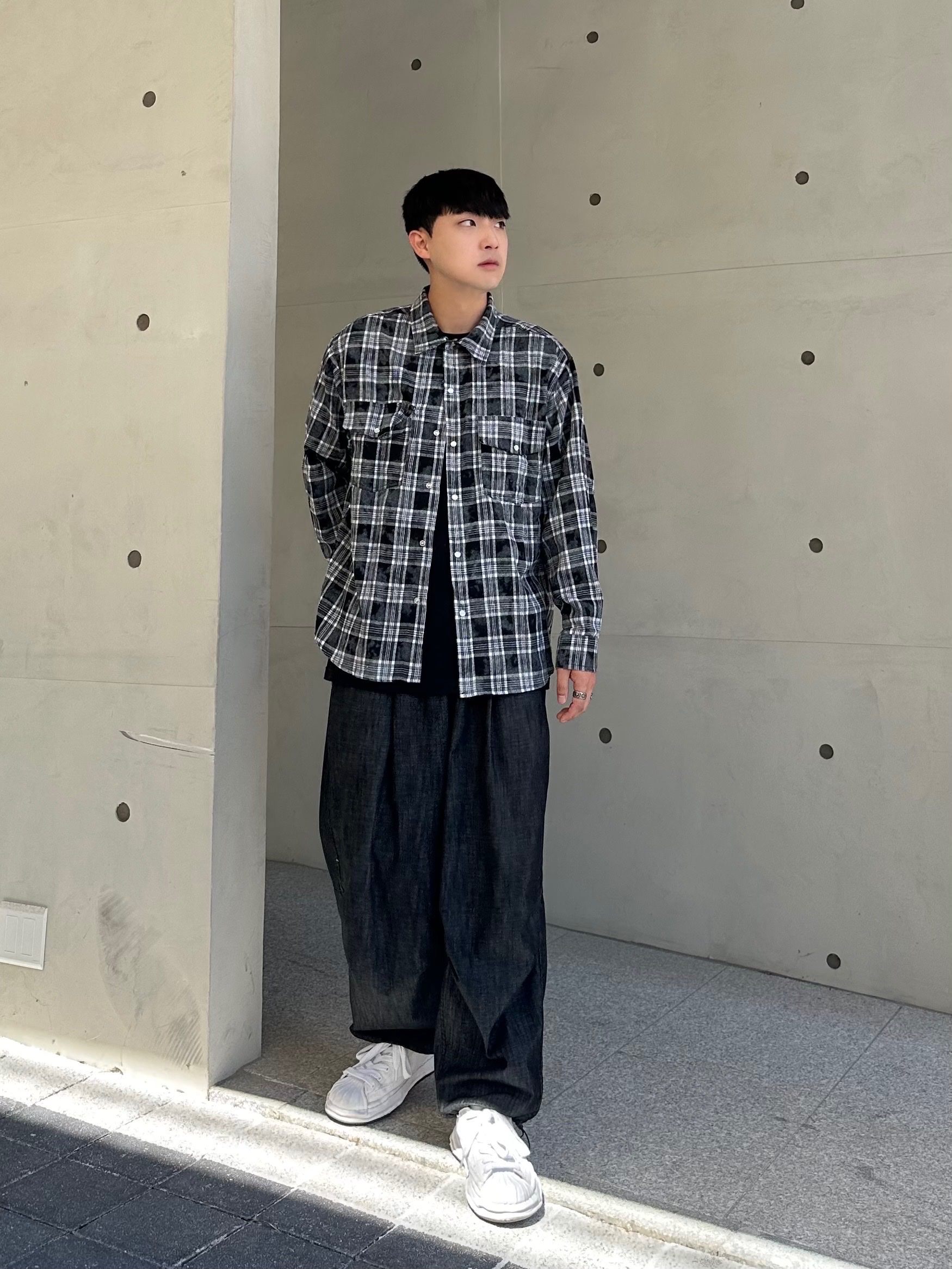 Maison Mihara Yasuhiro Blakey OG Sole Canvas Low-top Sneakers White 착용 스타일 - 1