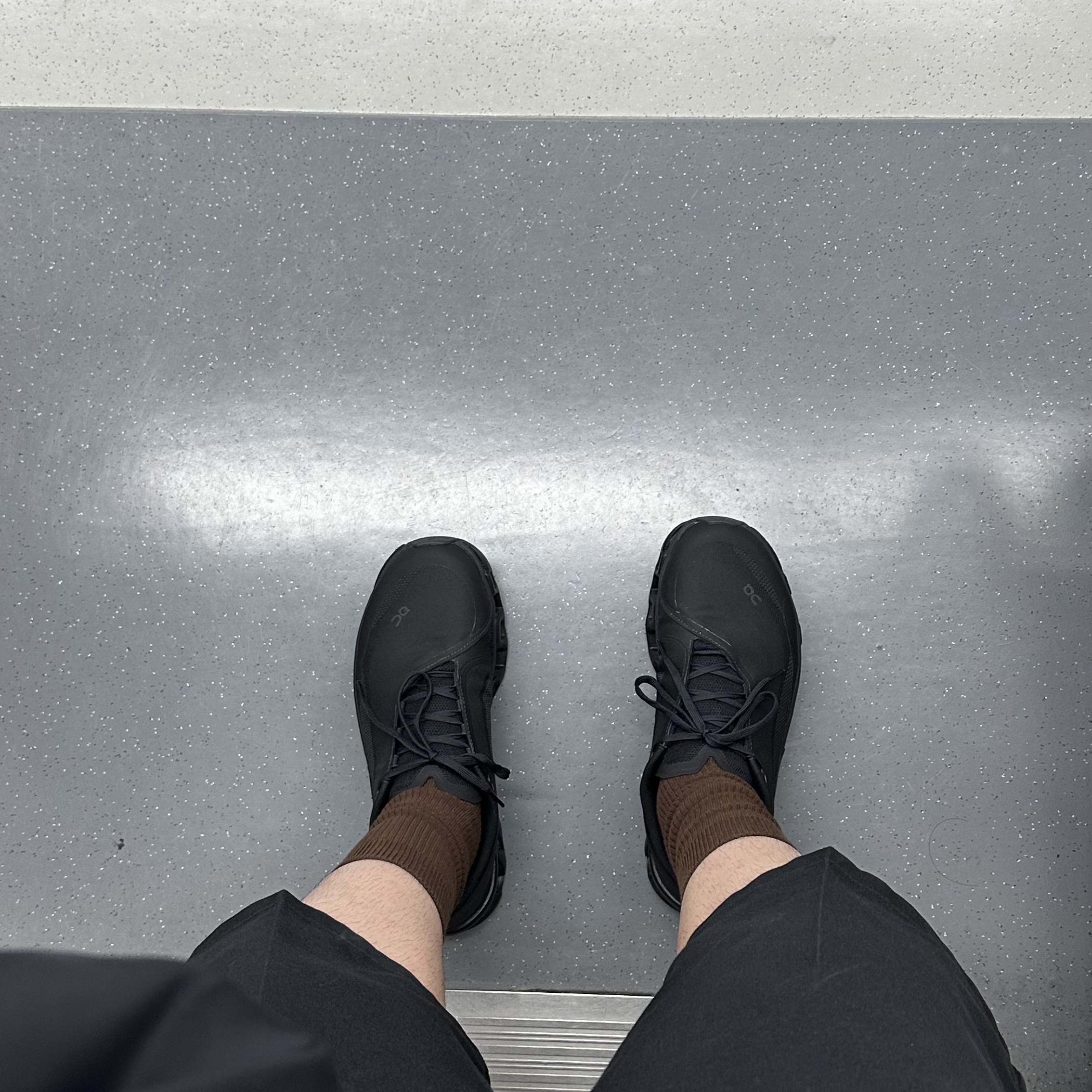 On Running x Post Archive Faction (Paf) Cloudmonster 2 Black Magnet 착용 스타일 - 3