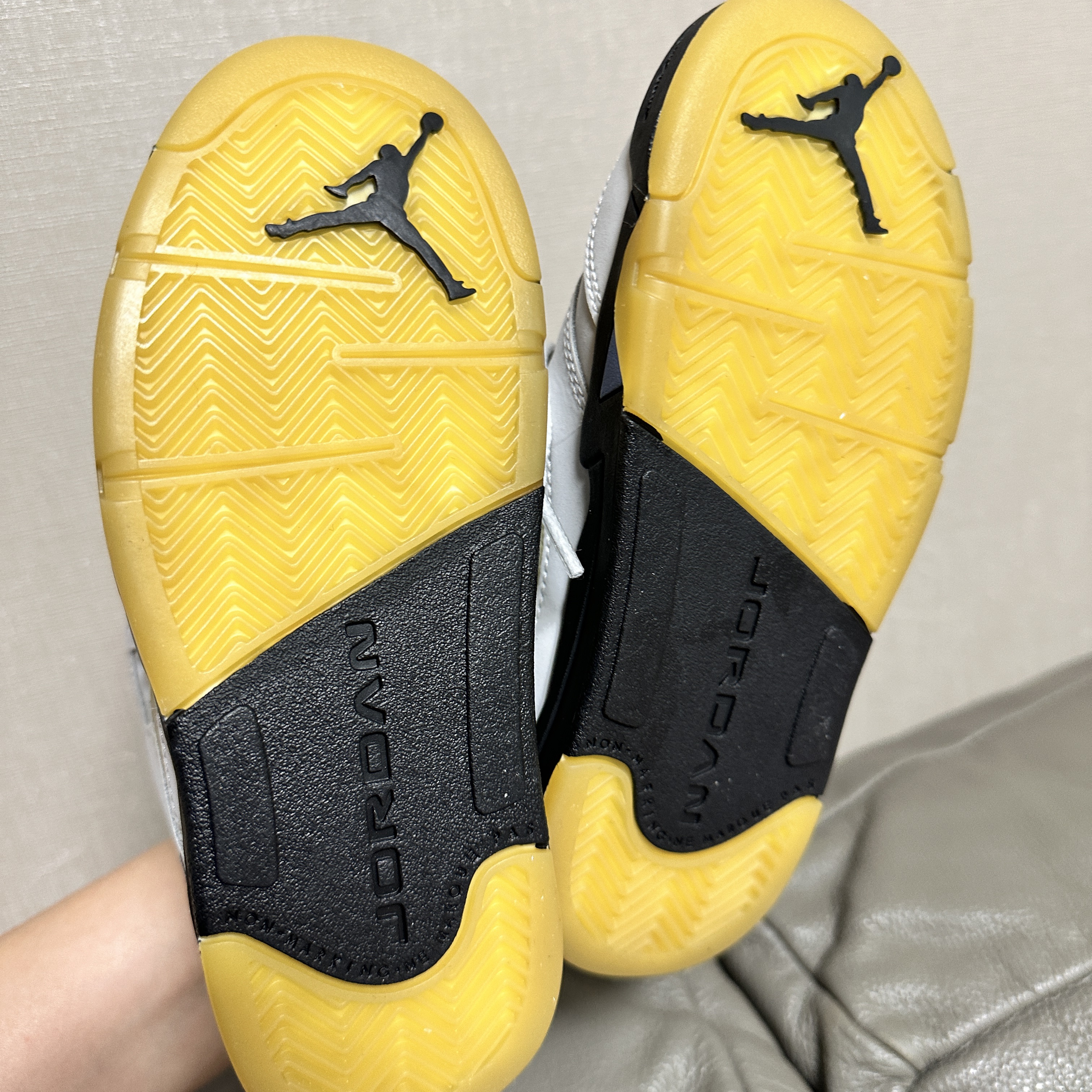 (PS) Jordan 5 x A Ma Maniere Retro Dawn 착용 스타일 - 3