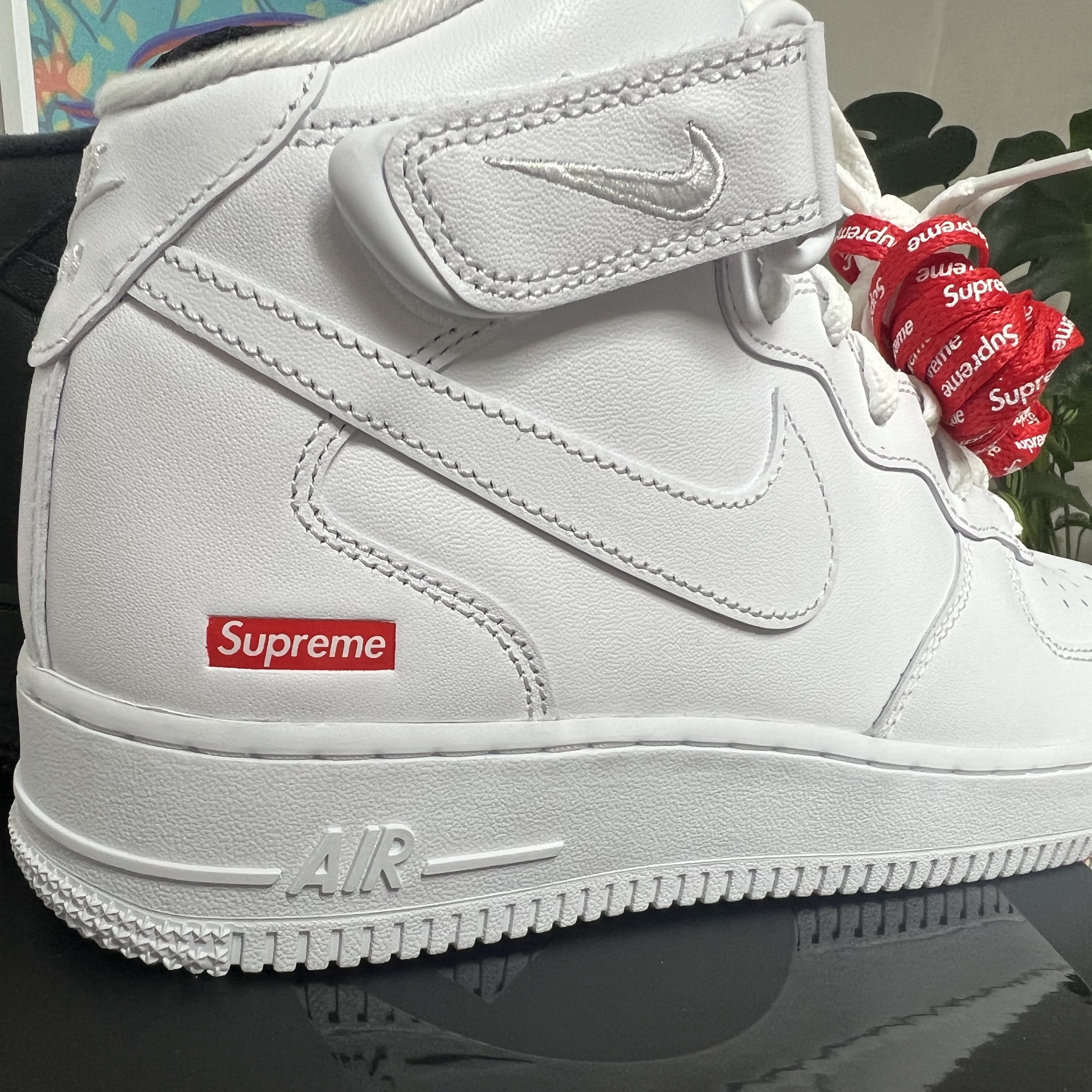 Nike x Supreme Air Force 1 Mid White 착용 스타일 - 2