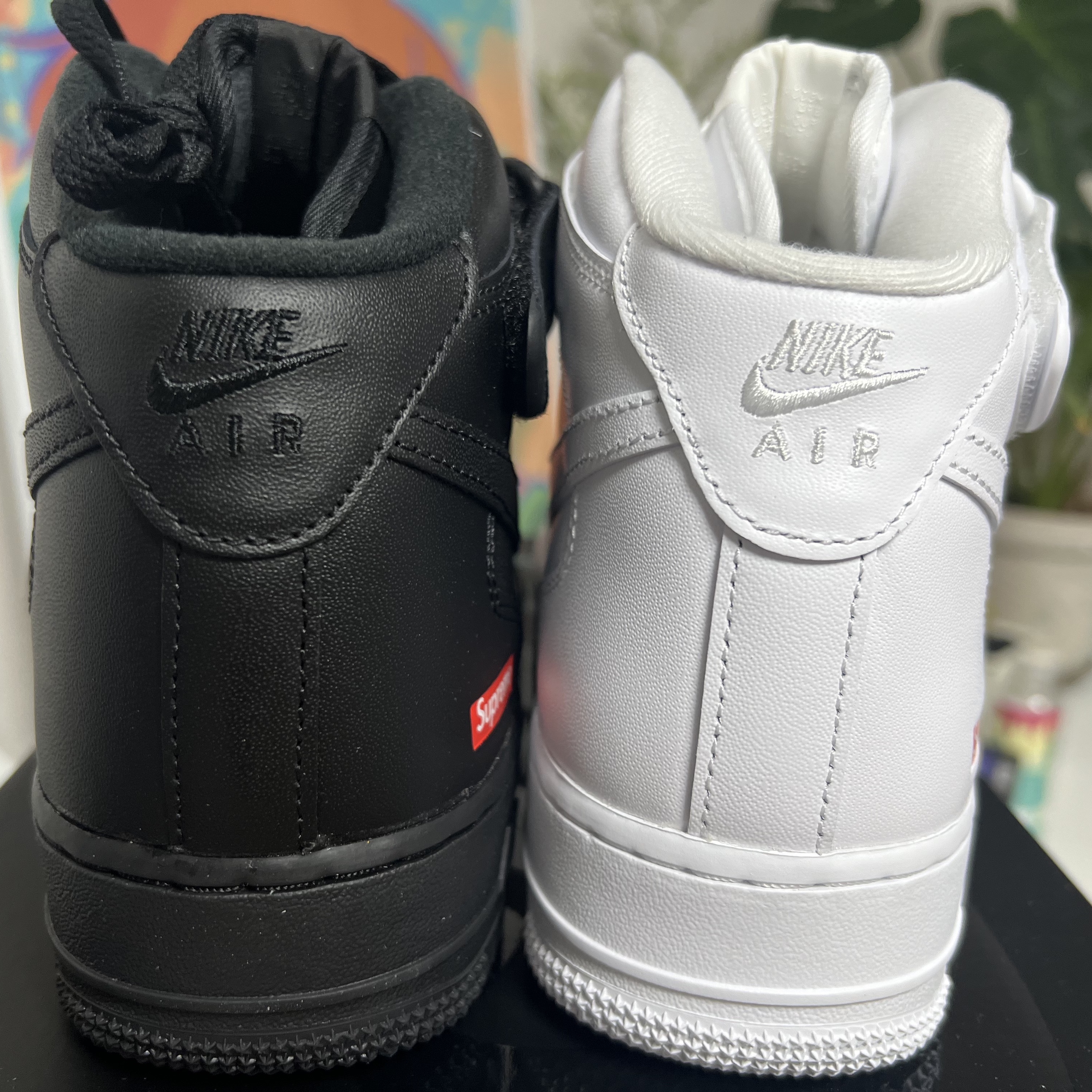 Nike x Supreme Air Force 1 Mid Black 착용 스타일 - 3