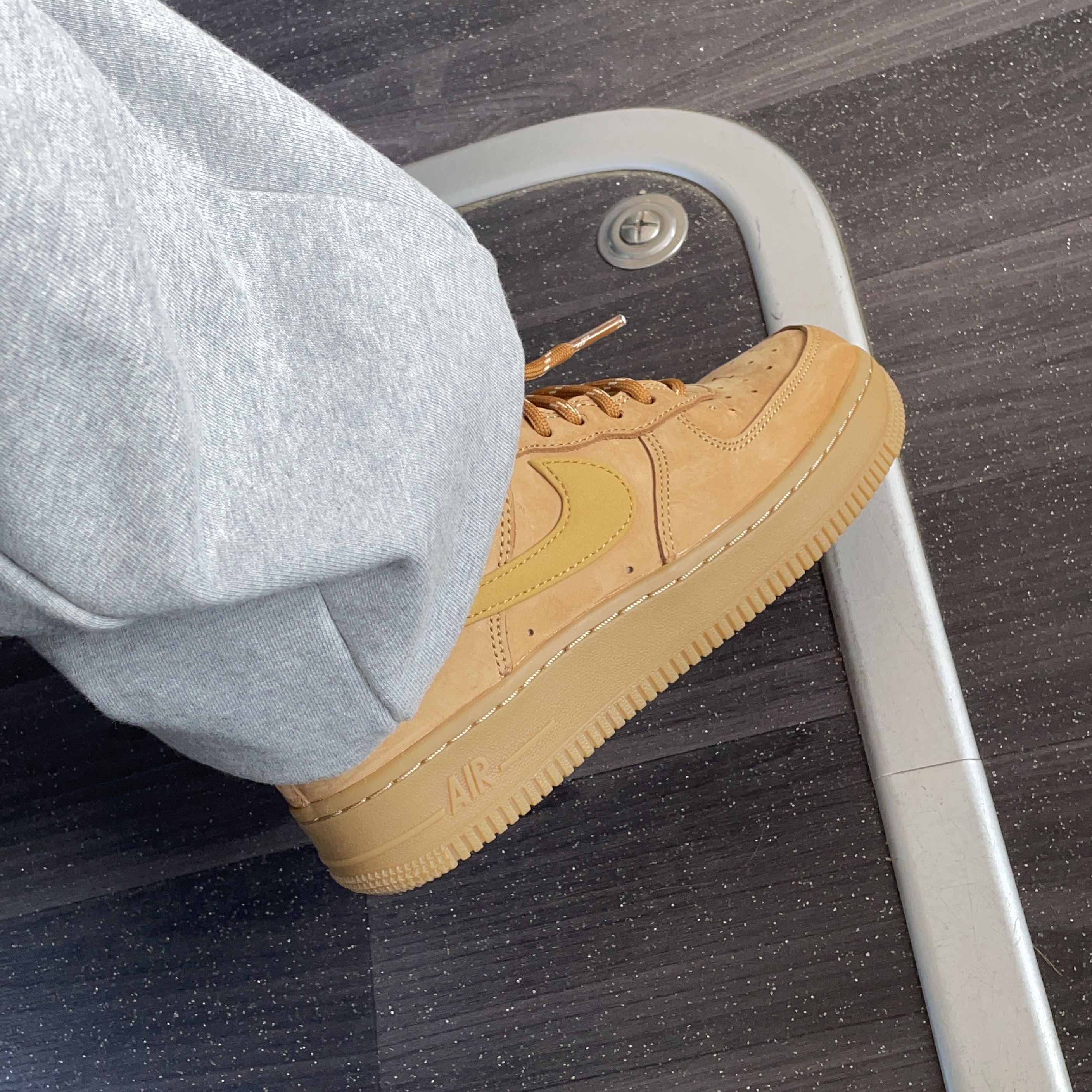 (W) Nike Air Force 1 '07 WB Flax Wheat 착용 스타일 - 2