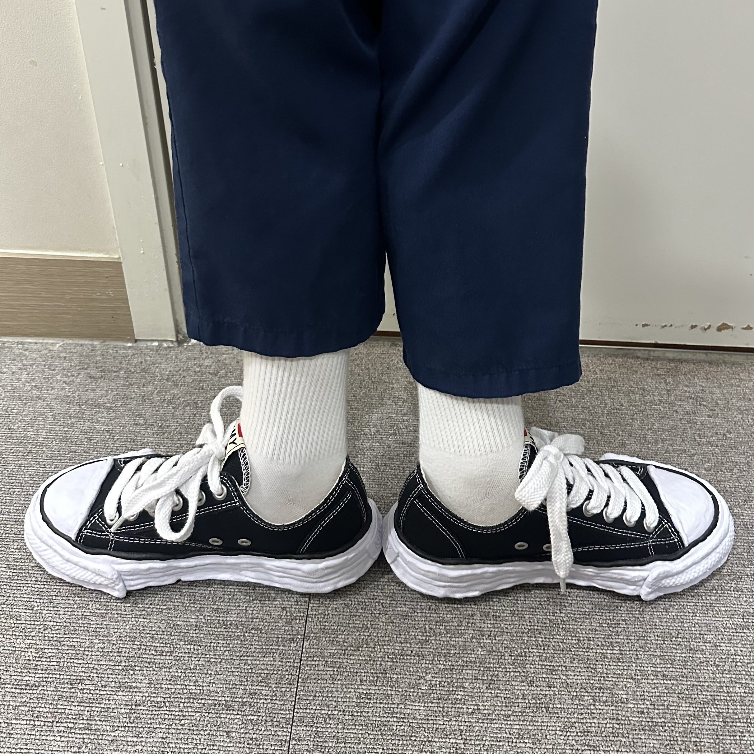 Maison Mihara Yasuhiro Peterson23 OG Sole Canvas Low-top Sneakers Black 착용 스타일