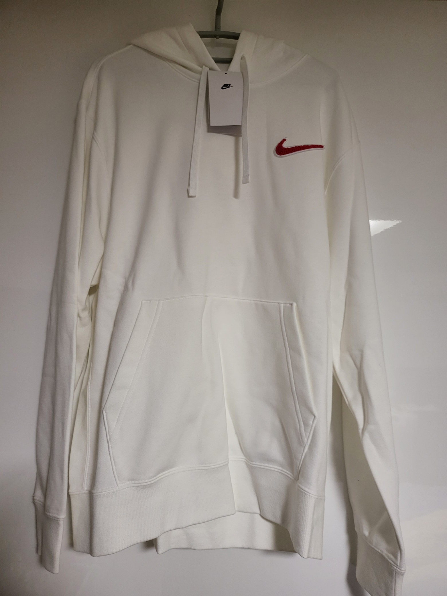 Nike Club French Terry Pullover Hoodie White University Red - Asia 착용 스타일 - 1