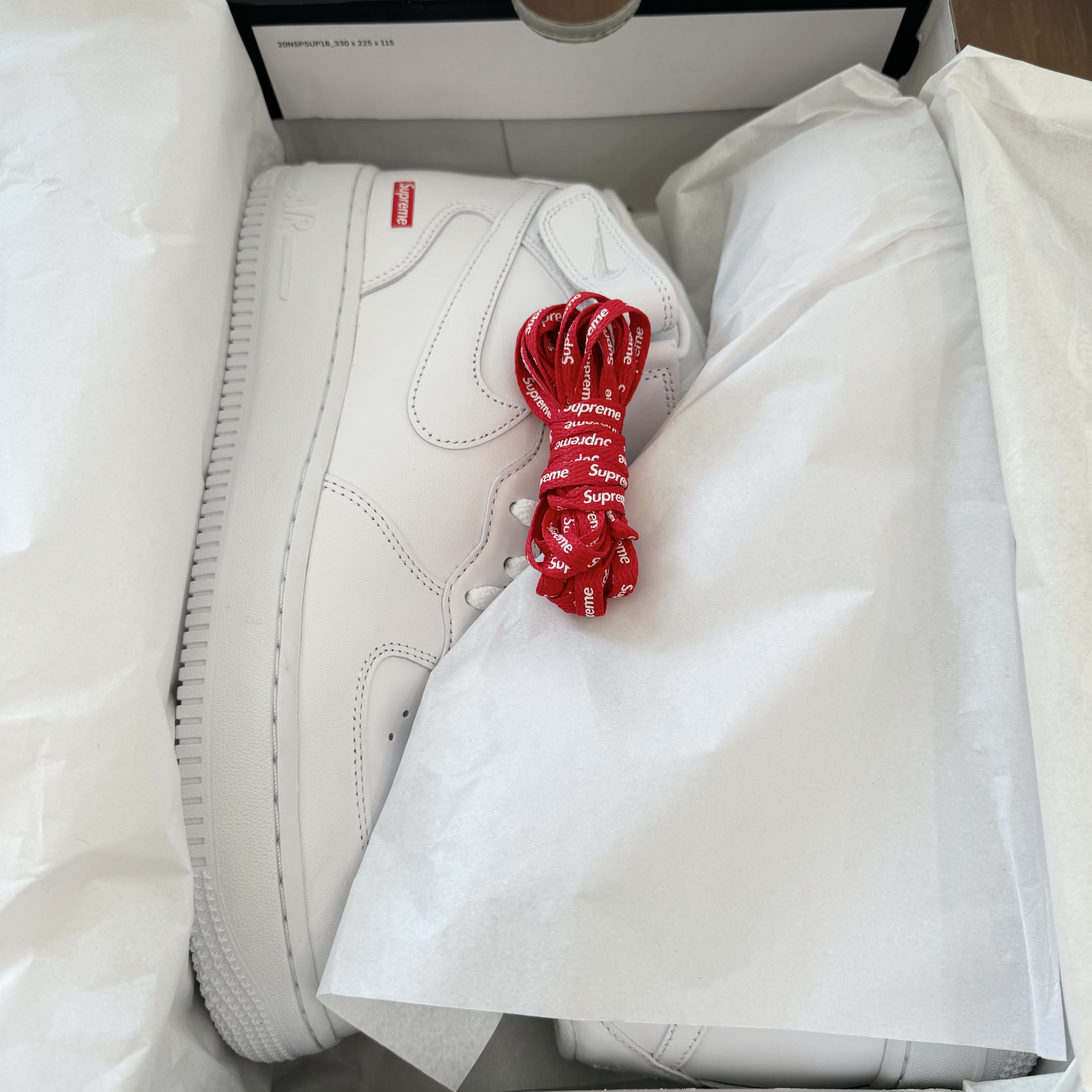 Nike x Supreme Air Force 1 Mid White 착용 스타일 - 6