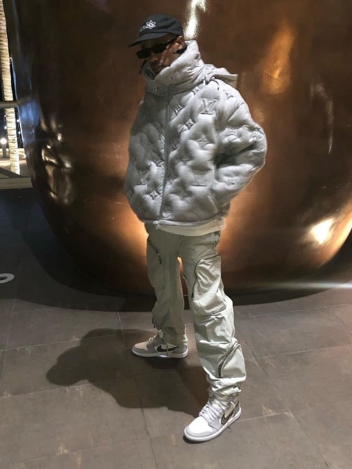 Louis Vuitton Monogram Boyhood Puffer Jacket Grey 착용 스타일