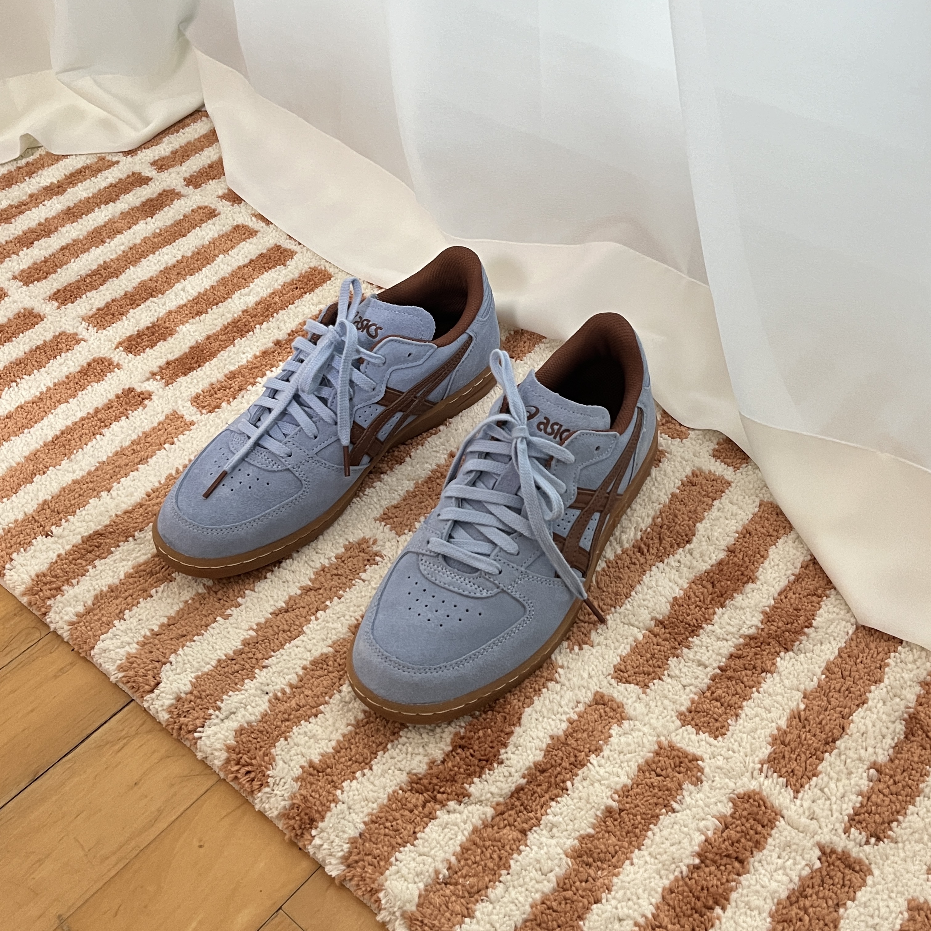 Asics x Hay Skyhand OG Chambray Blue Tortoise Shell 착용 스타일