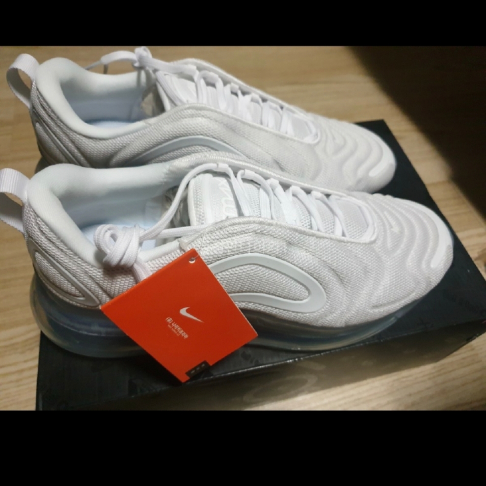 (W) Nike Air Max 720 Vast Grey 착용 스타일