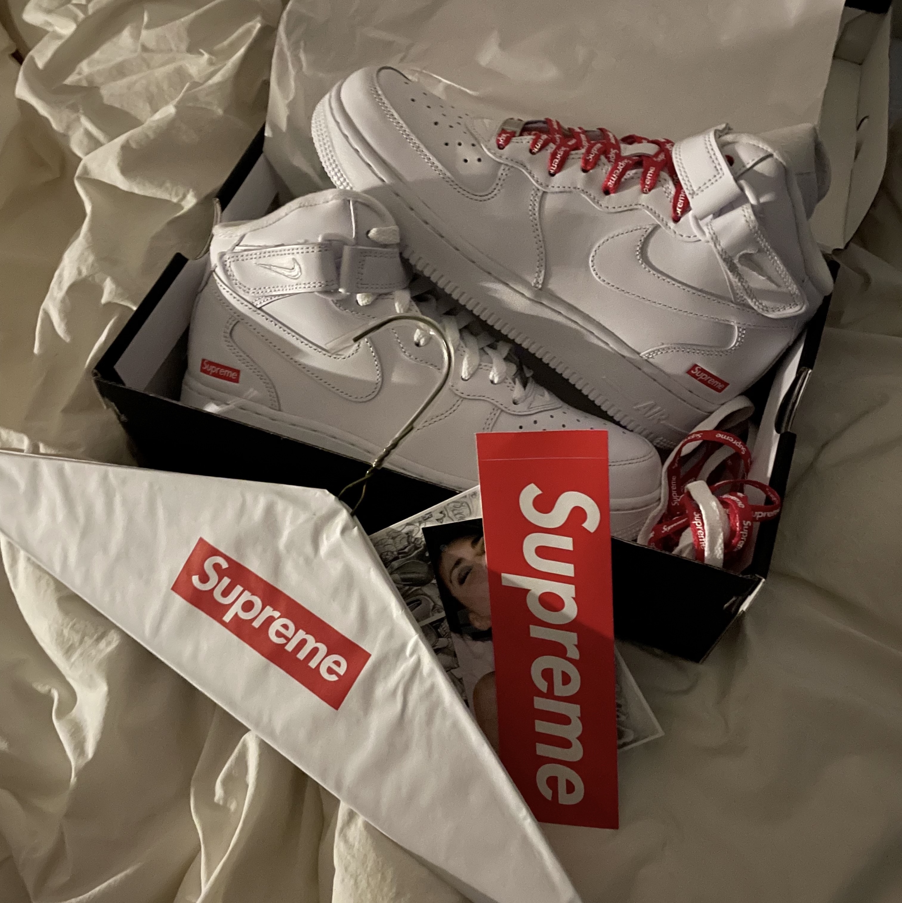 Nike x Supreme Air Force 1 Mid White 착용 스타일