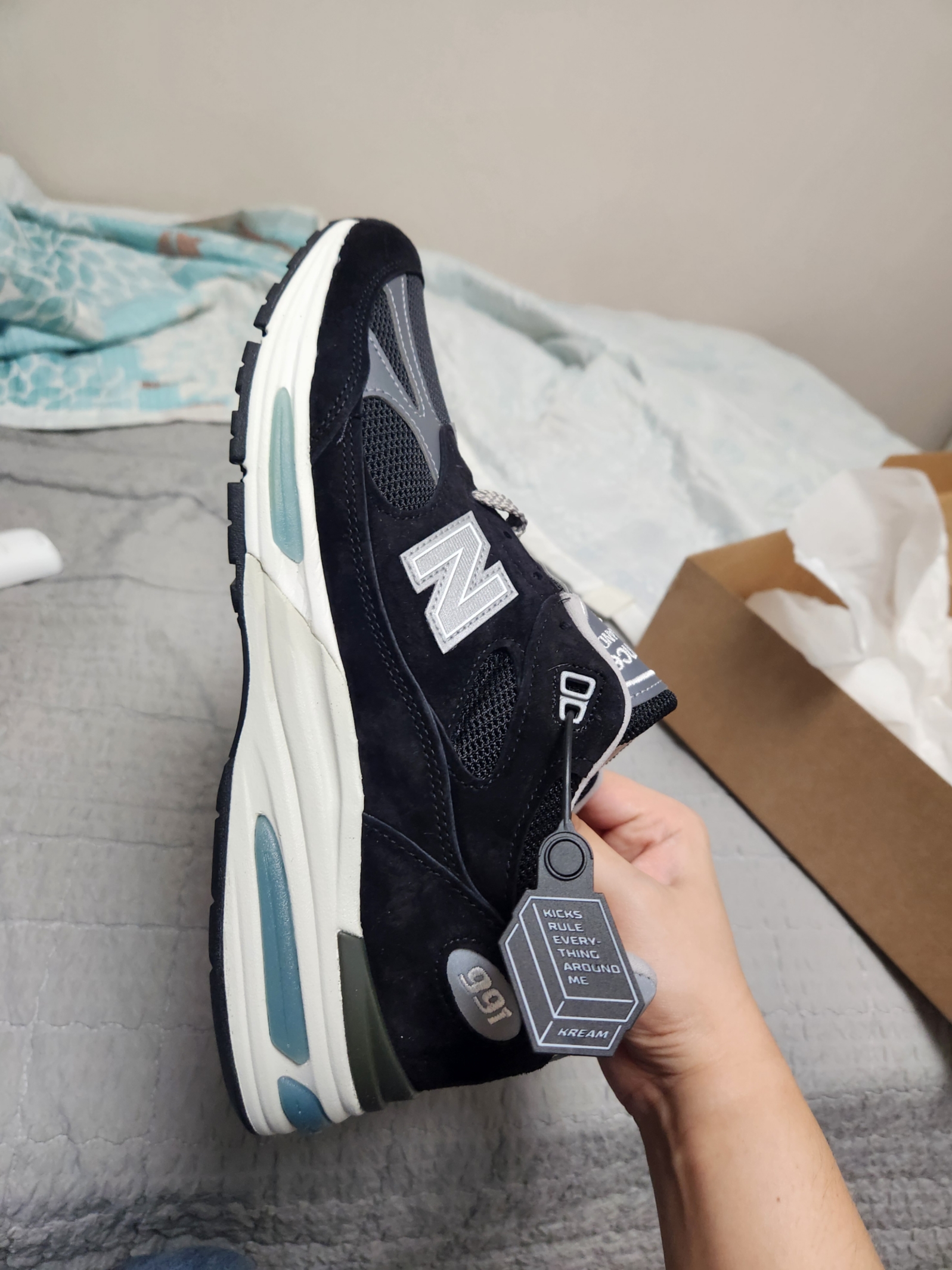New Balance 991v2 Made in UK Black 착용 스타일 - 5