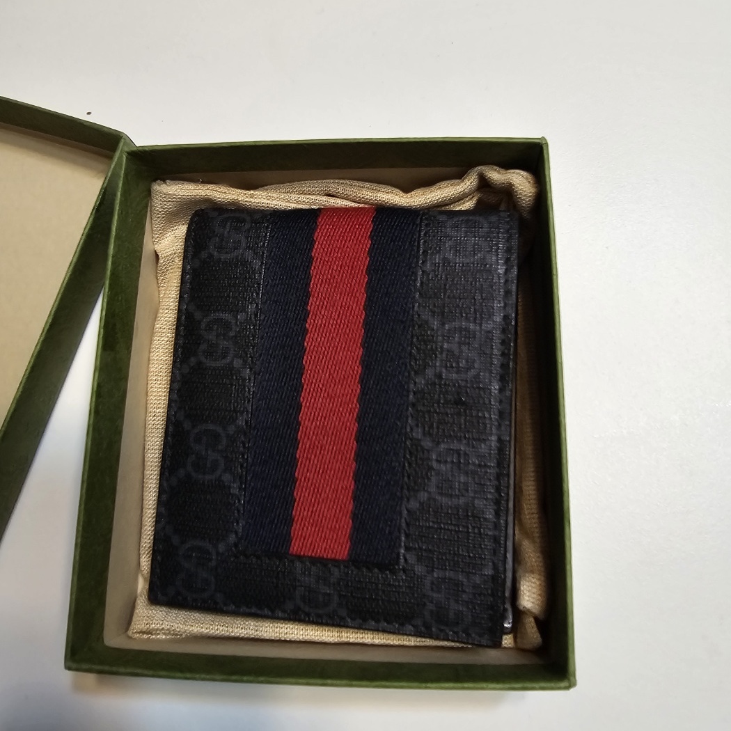 Gucci GG Supreme Web Wallet Black Grey 착용 스타일