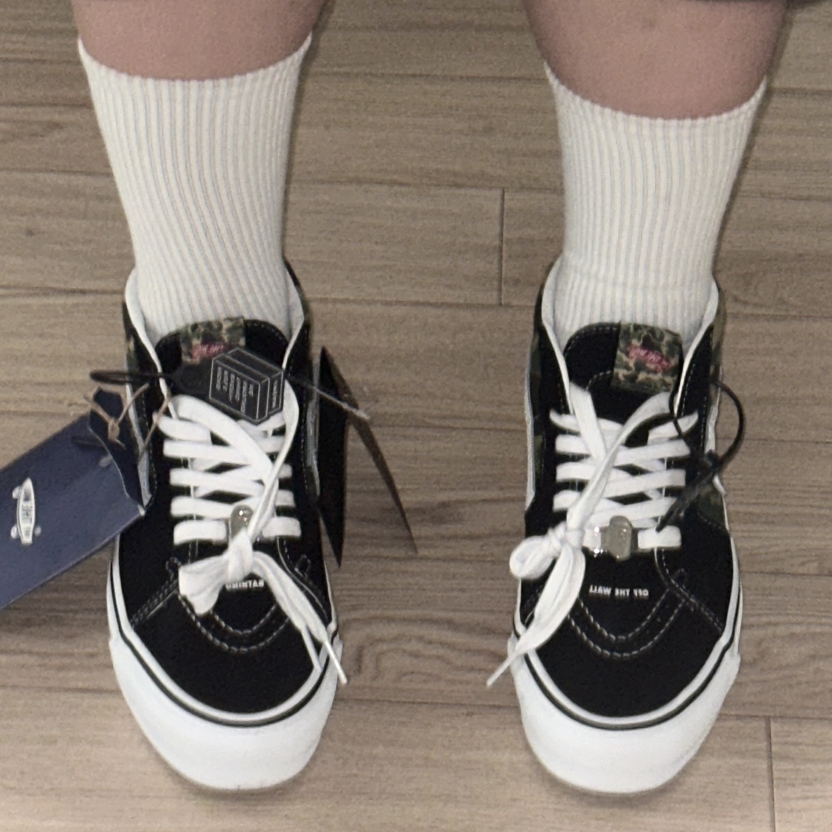 Vans x BAPE Sk8-Mid Reissue 83 LX Black 착용 스타일 - 2