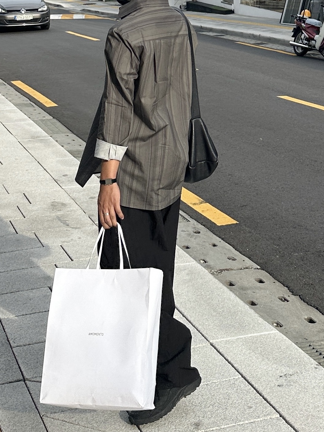 Amomento Stripe Square Pocket Oversized Shirts Khaki - 24FW, Amomento Mens Cotton Nylon Fatigue Pants Black - 24FW 착용 스타일 - 5