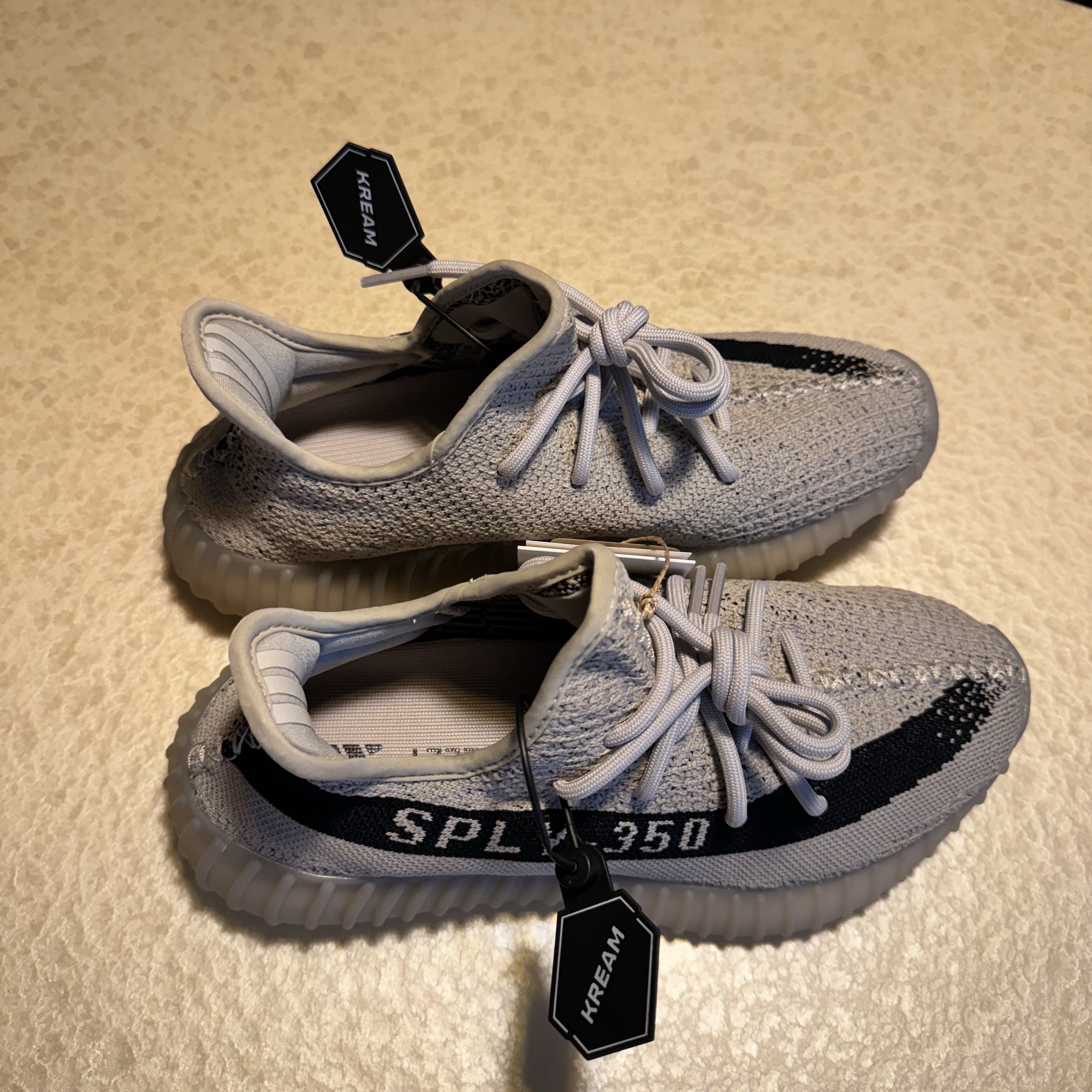 Adidas Yeezy Boost 350 V2 Slate Core Black 2022/2023 착용 스타일 - 2