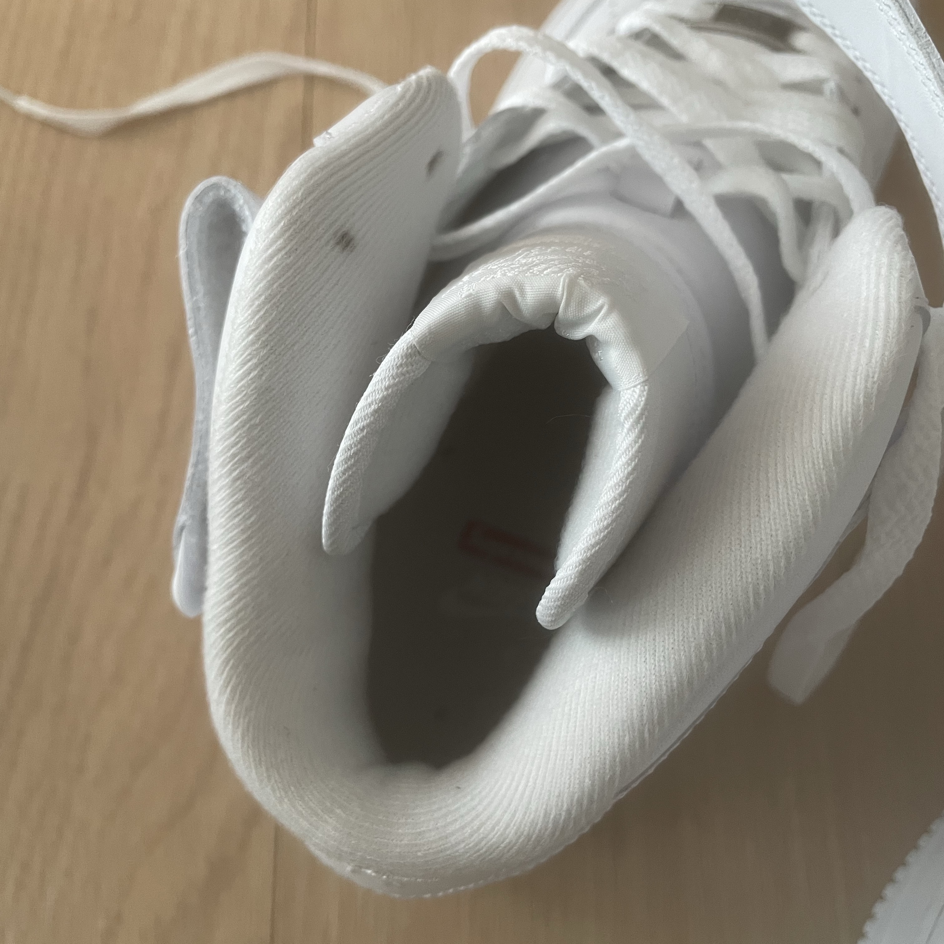 Nike x Supreme Air Force 1 Mid White 착용 스타일 - 2