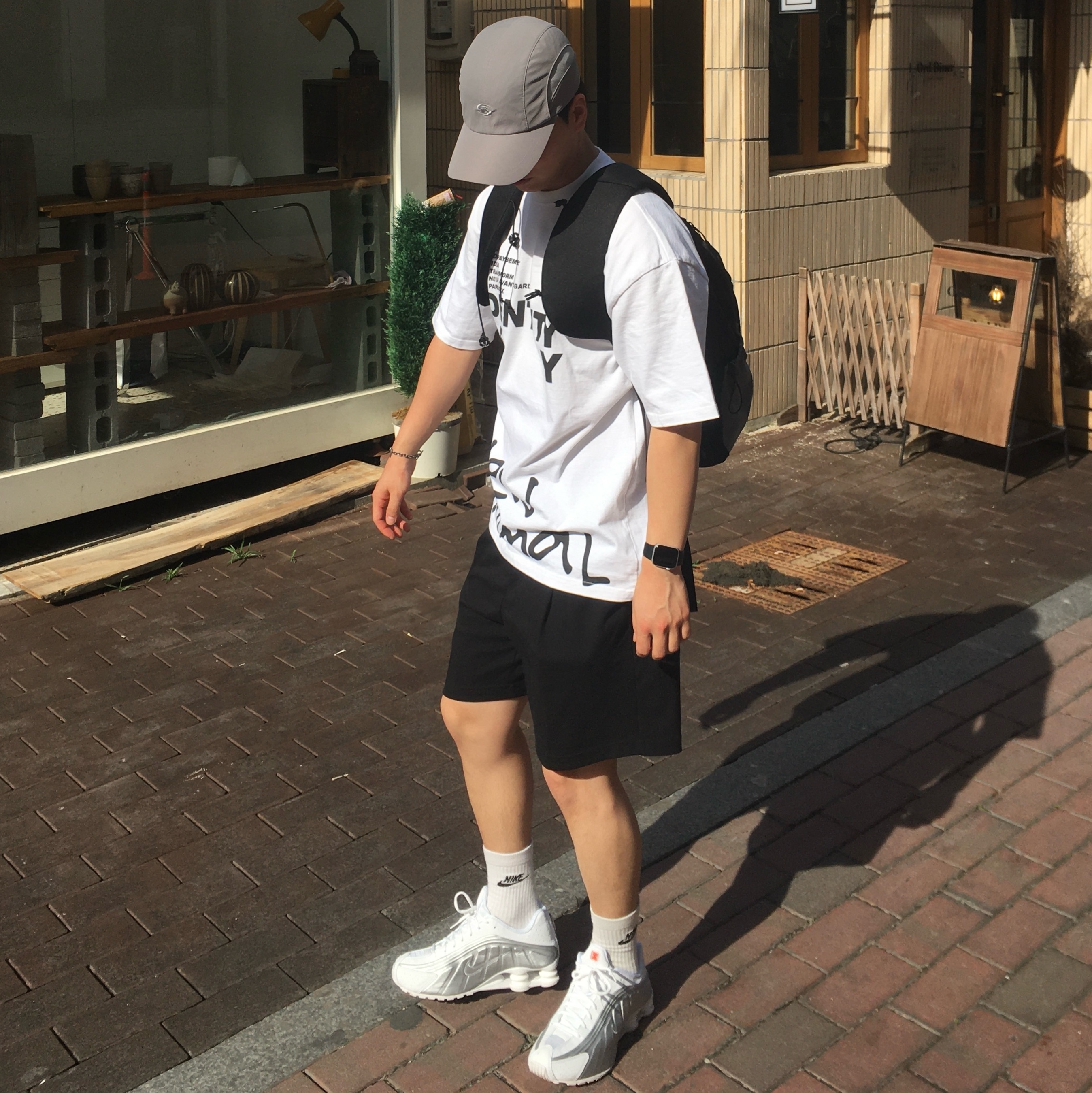 (W) Nike Shox R4 White Metallic Silver 착용 스타일 - 1