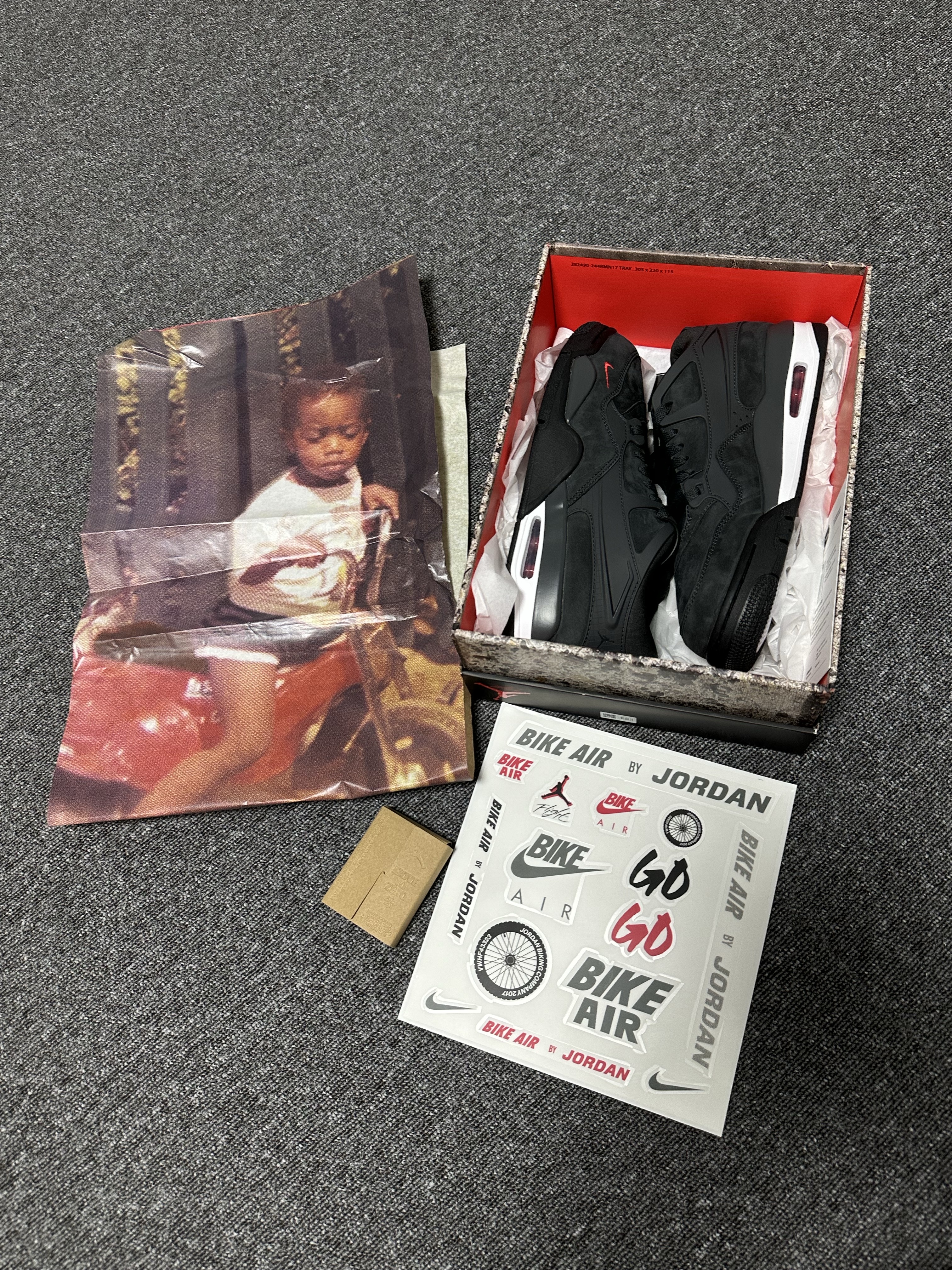 Jordan 4 x Nigel Sylvester RM SP Driveway Grey 착용 스타일 - 2