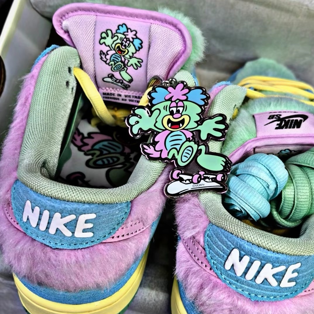 Nike x Verdy SB Dunk Low Pro Blue Gaze and Enamel Green 착용 스타일 - 5