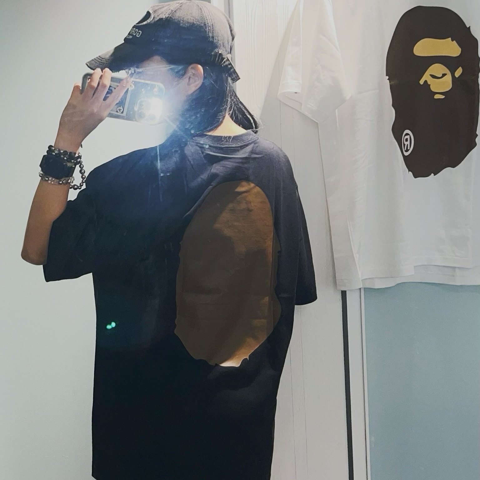 BAPE Big Ape Head T-Shirt Black, BAPE Big Ape Head T-Shirt White 착용 스타일 - 2