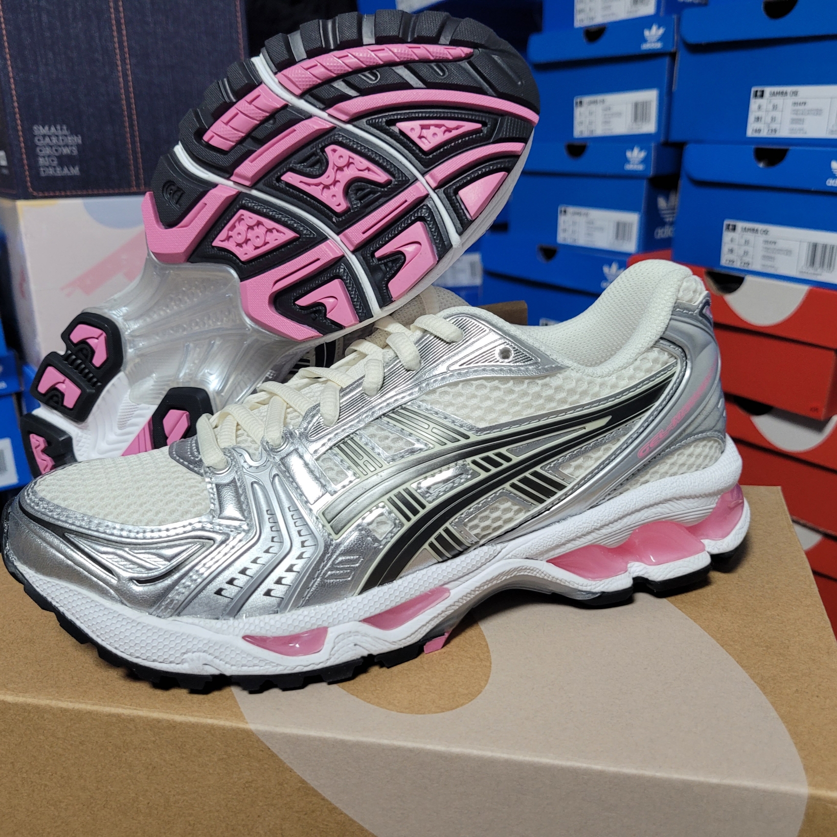 Asics Gel-Kayano 14 Cream Sweet Pink 착용 스타일
