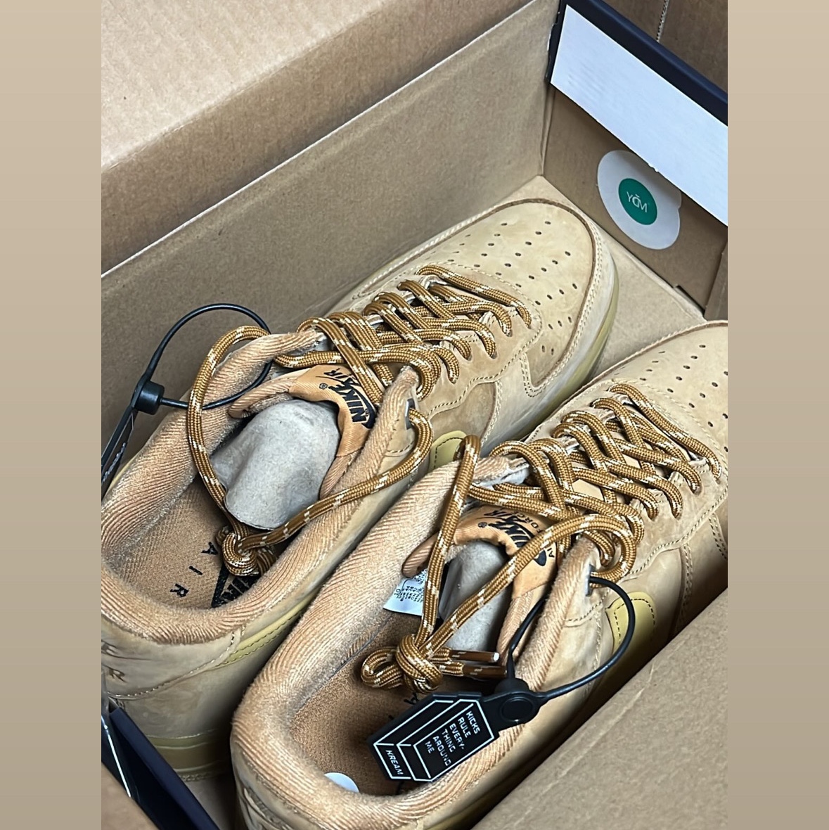 Nike Air Force 1 '07 WB Flax 착용 스타일