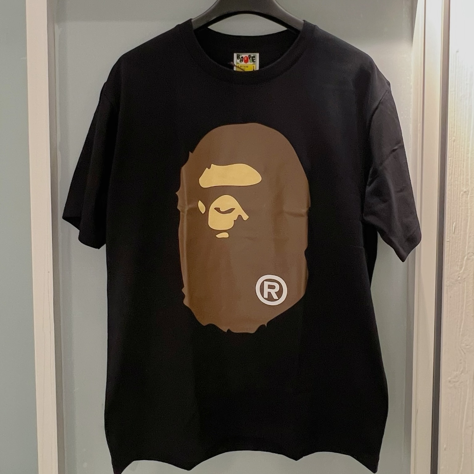 BAPE Big Ape Head T-Shirt Black, BAPE Big Ape Head T-Shirt White 착용 스타일 - 3