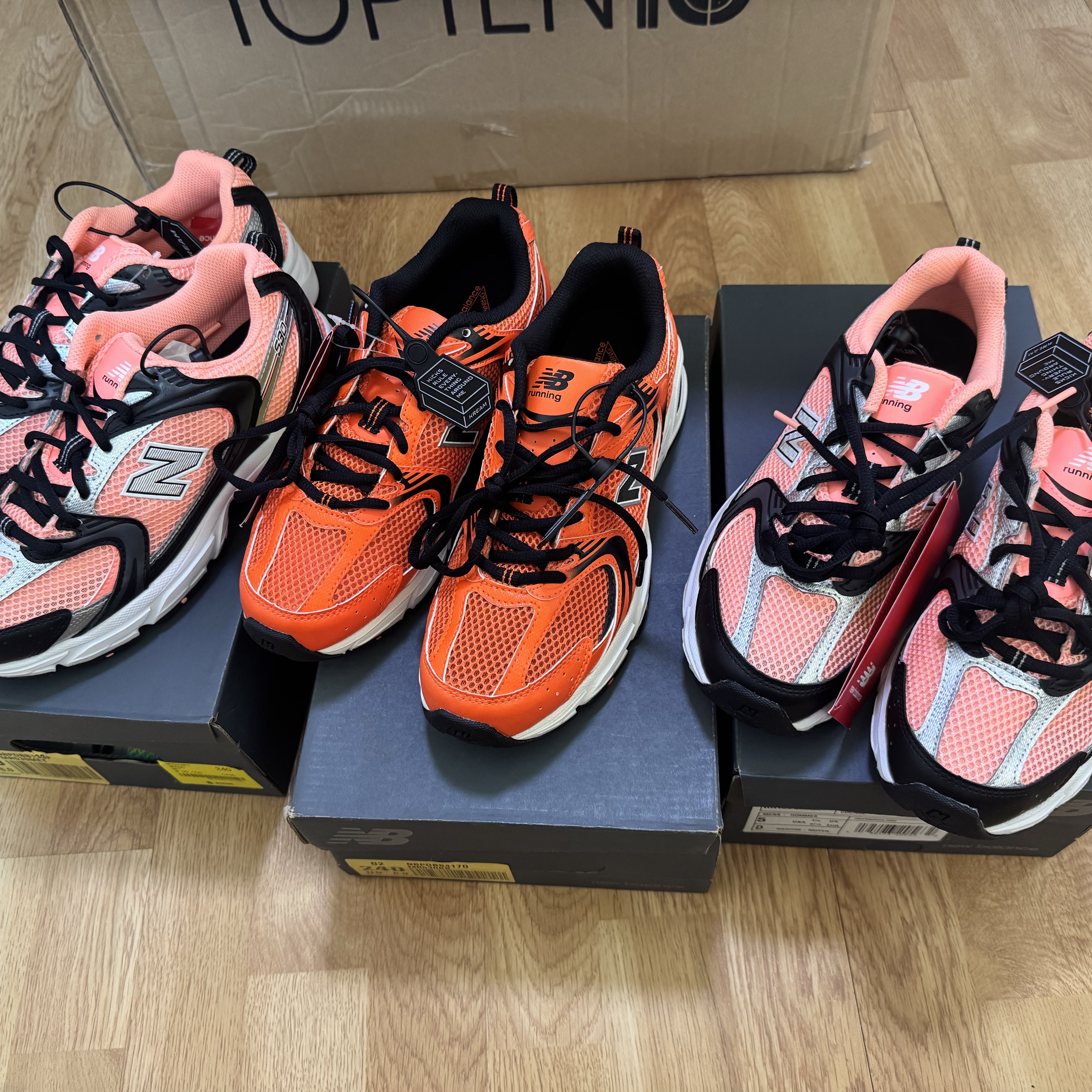 New Balance 530 Neon Orange 착용 스타일