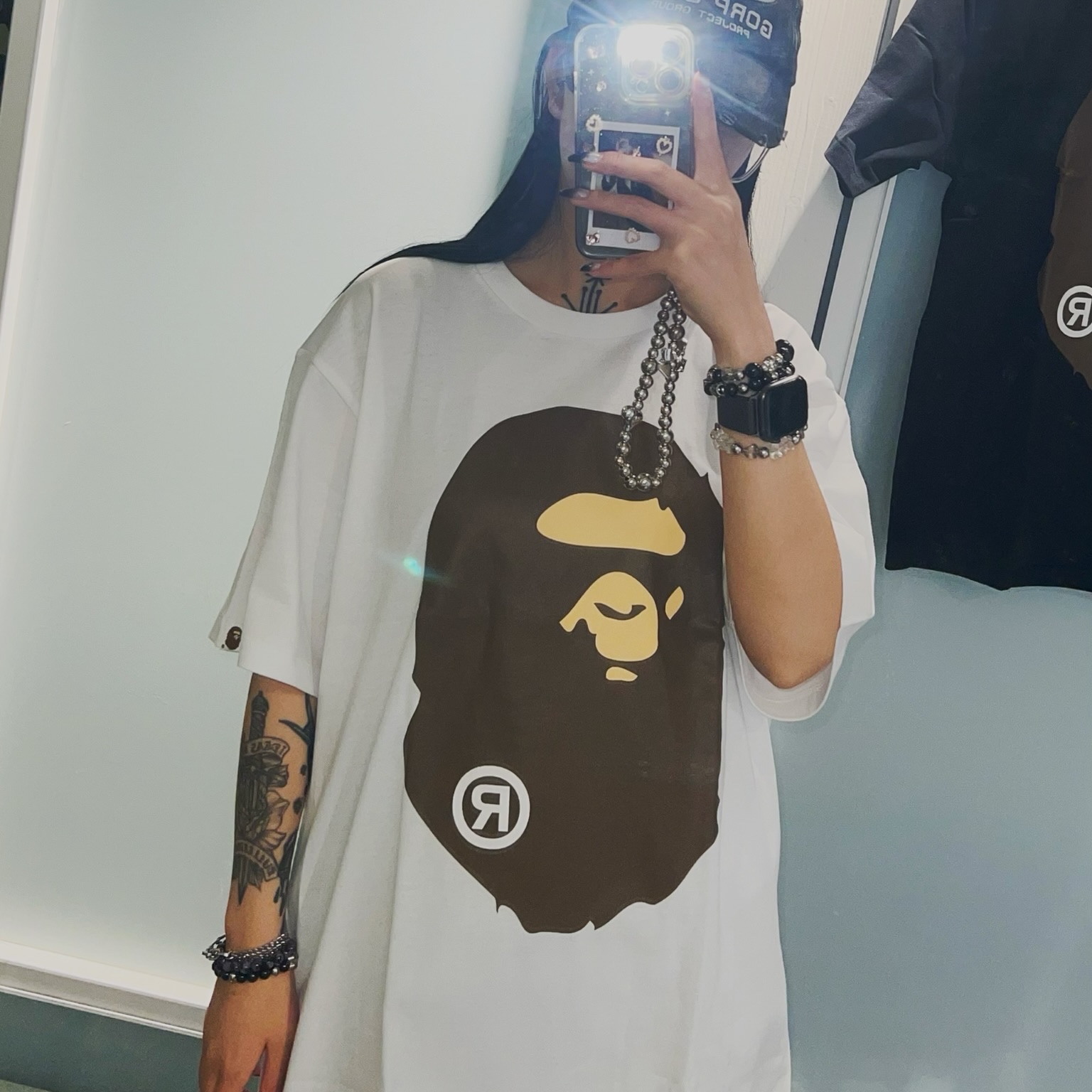 BAPE Big Ape Head T-Shirt Black, BAPE Big Ape Head T-Shirt White 착용 스타일 - 7