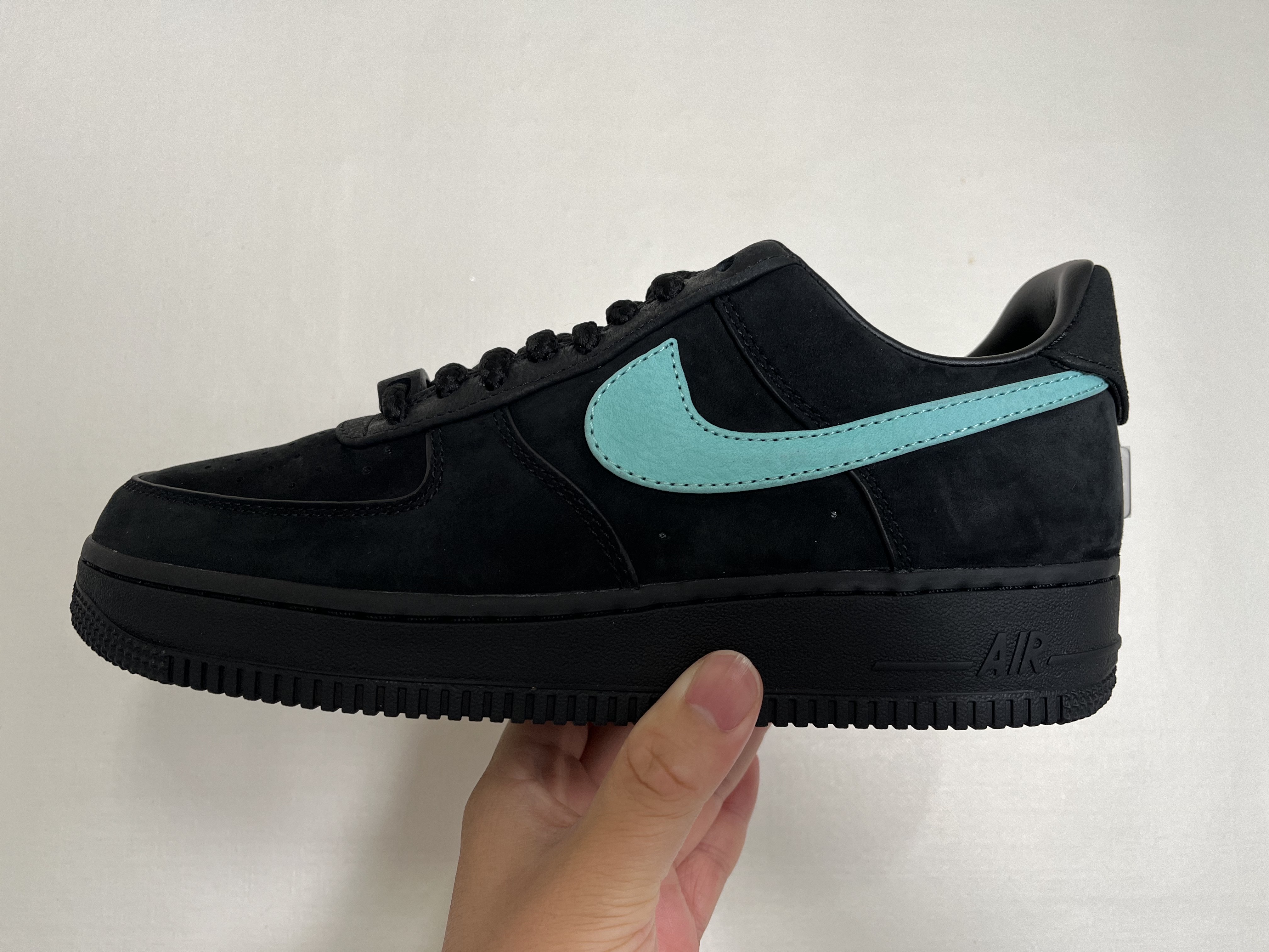 Nike x Tiffany & Co. Air Force 1 Low SP 1837 착용 스타일 - 1