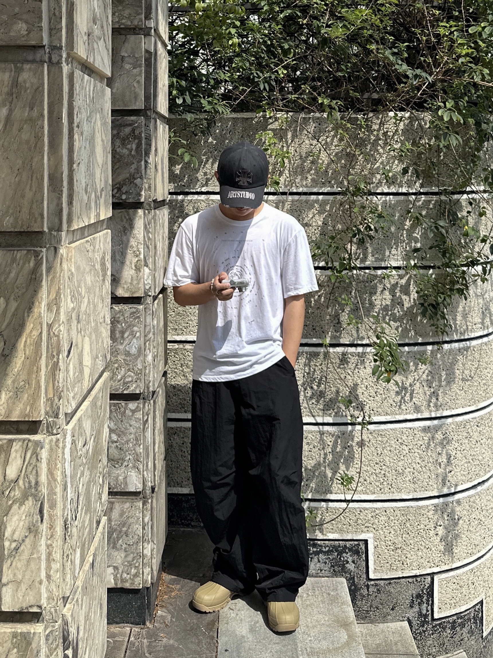 Amomento Motive Graphic T-Shirt White, Amomento Mens Cotton Nylon Fatigue Pants Black - 24FW 착용 스타일 - 3