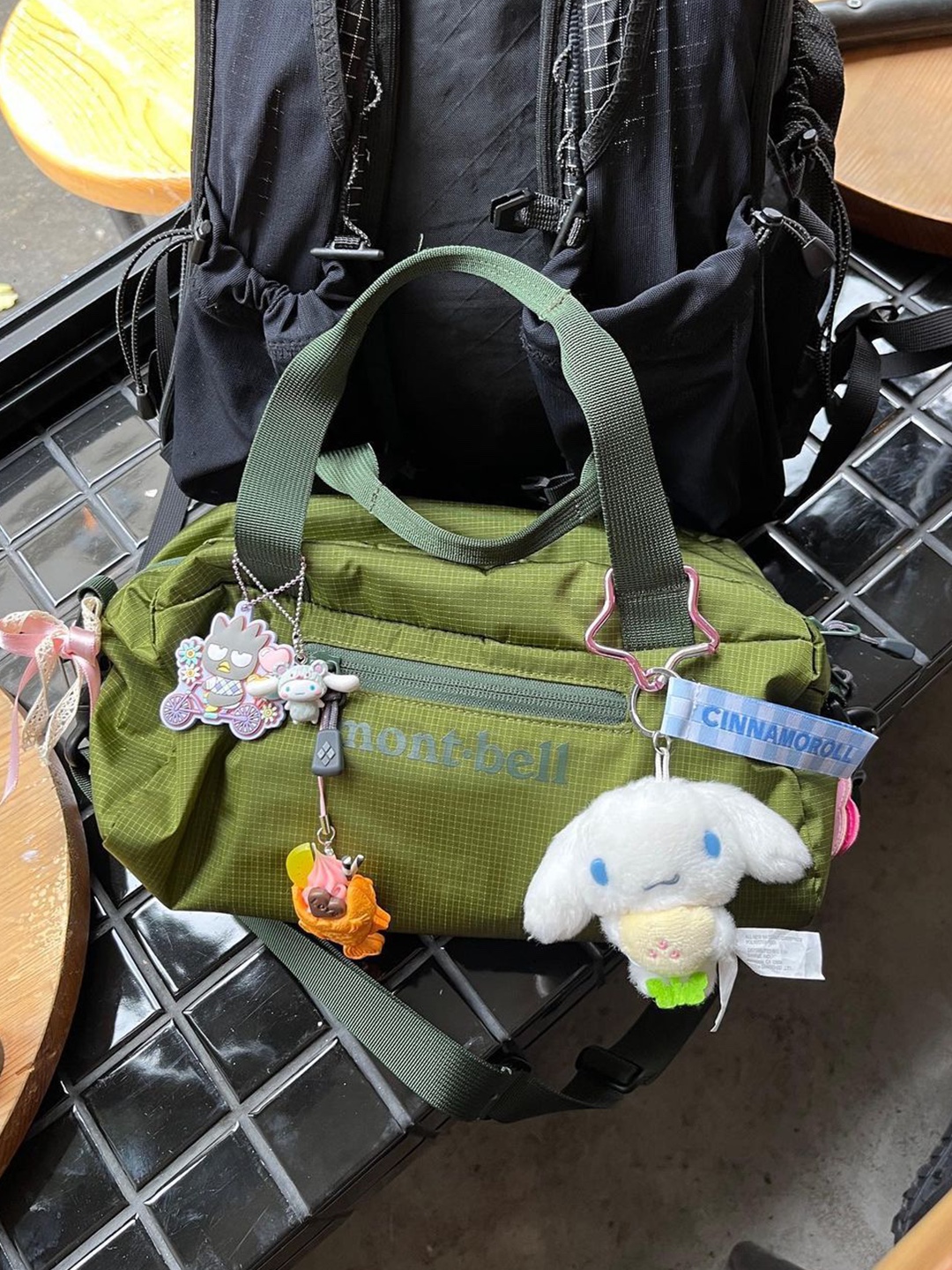Montbell Balance Light 20 Backpack Primary Blue, Montbell Pocketable Light Pack 13 Red 착용 스타일 - 5