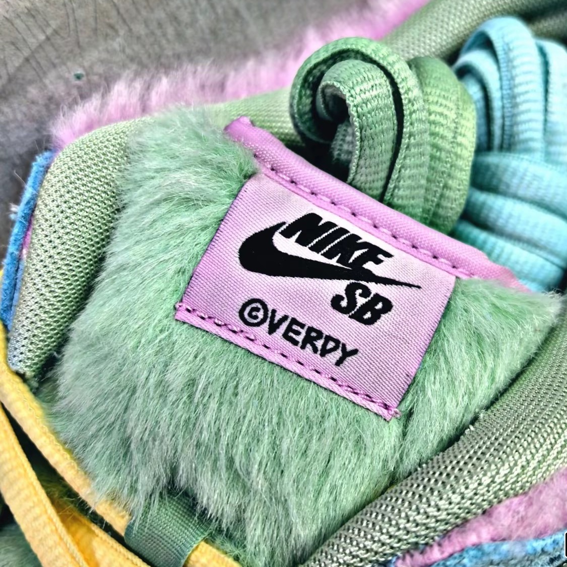 Nike x Verdy SB Dunk Low Pro Blue Gaze and Enamel Green 착용 스타일 - 4