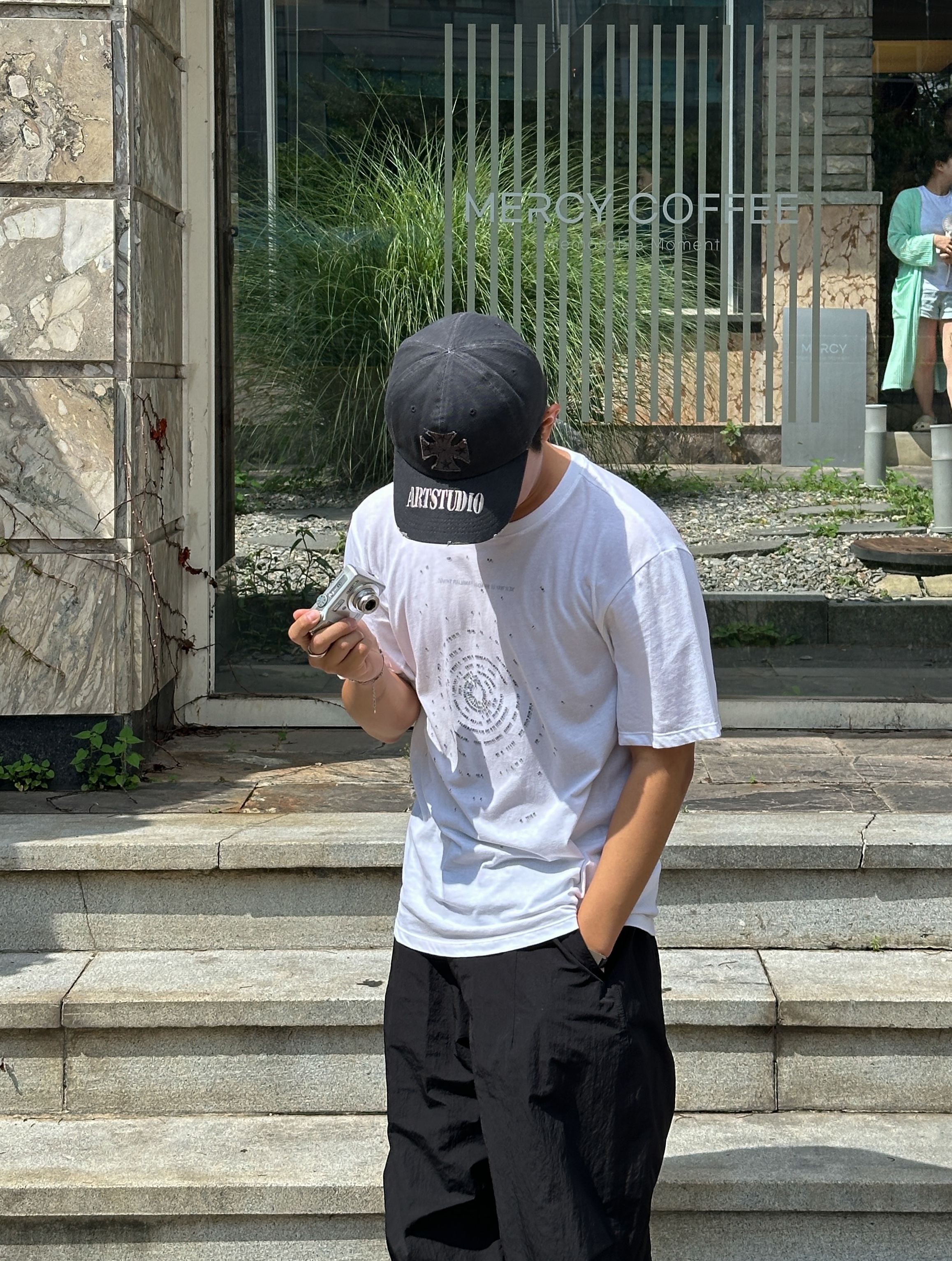 Amomento Motive Graphic T-Shirt White, Amomento Mens Cotton Nylon Fatigue Pants Black - 24FW 착용 스타일 - 2