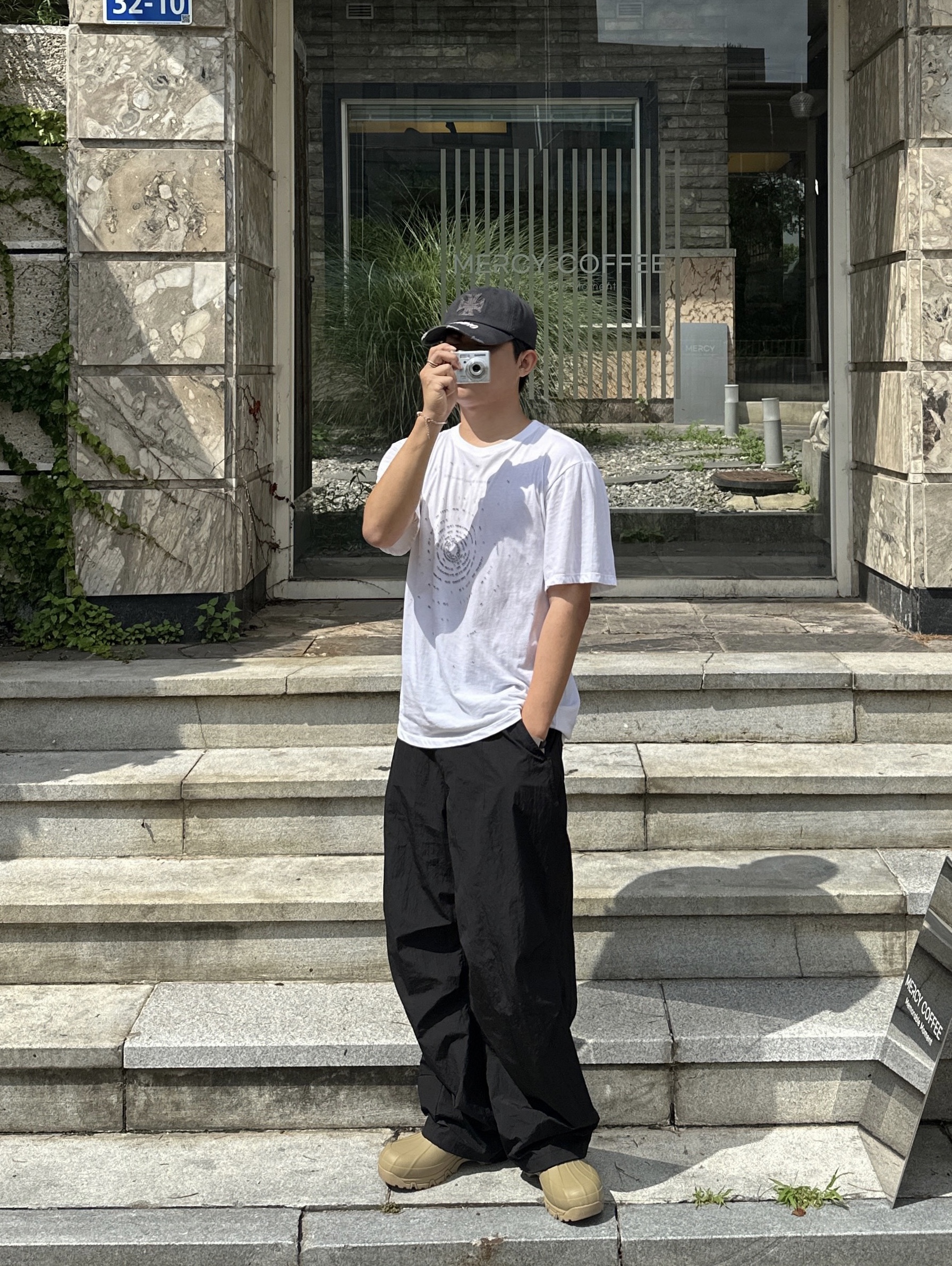 Amomento Motive Graphic T-Shirt White, Amomento Mens Cotton Nylon Fatigue Pants Black - 24FW 착용 스타일 - 1